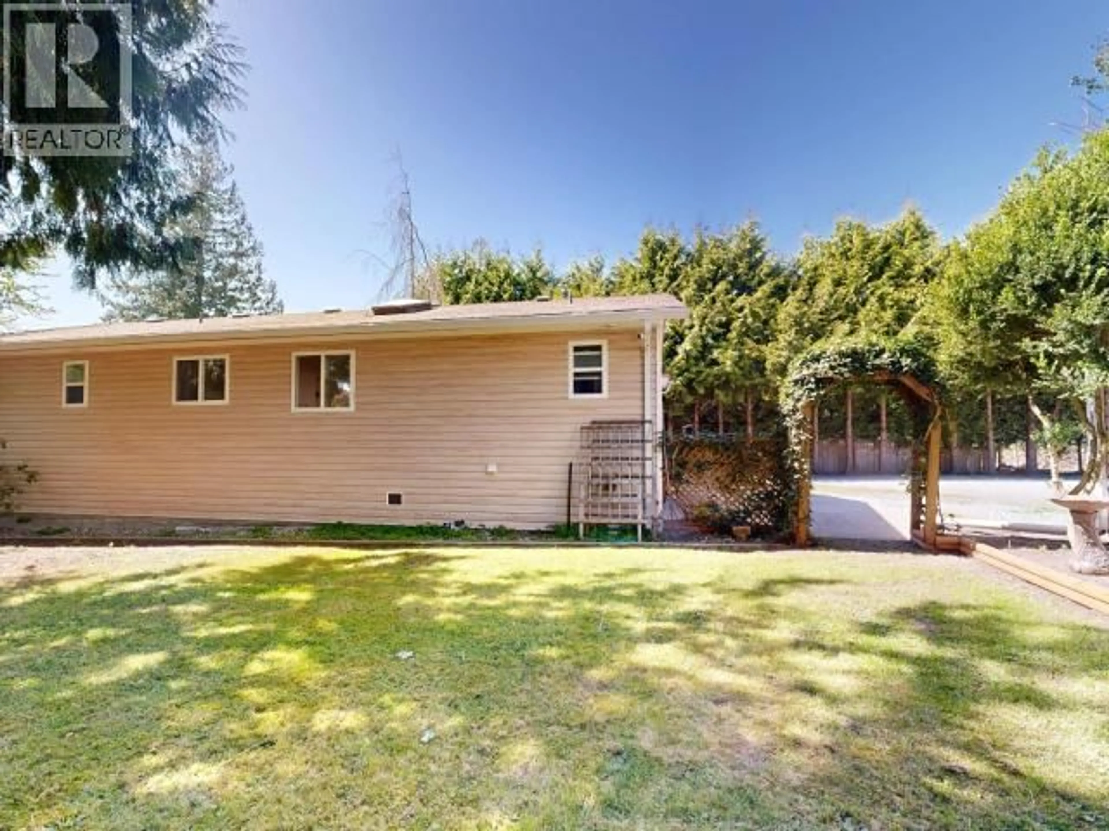 Home with vinyl exterior material, street for 8098 CENTENNIAL DRIVE, Powell River British Columbia V8A0S2