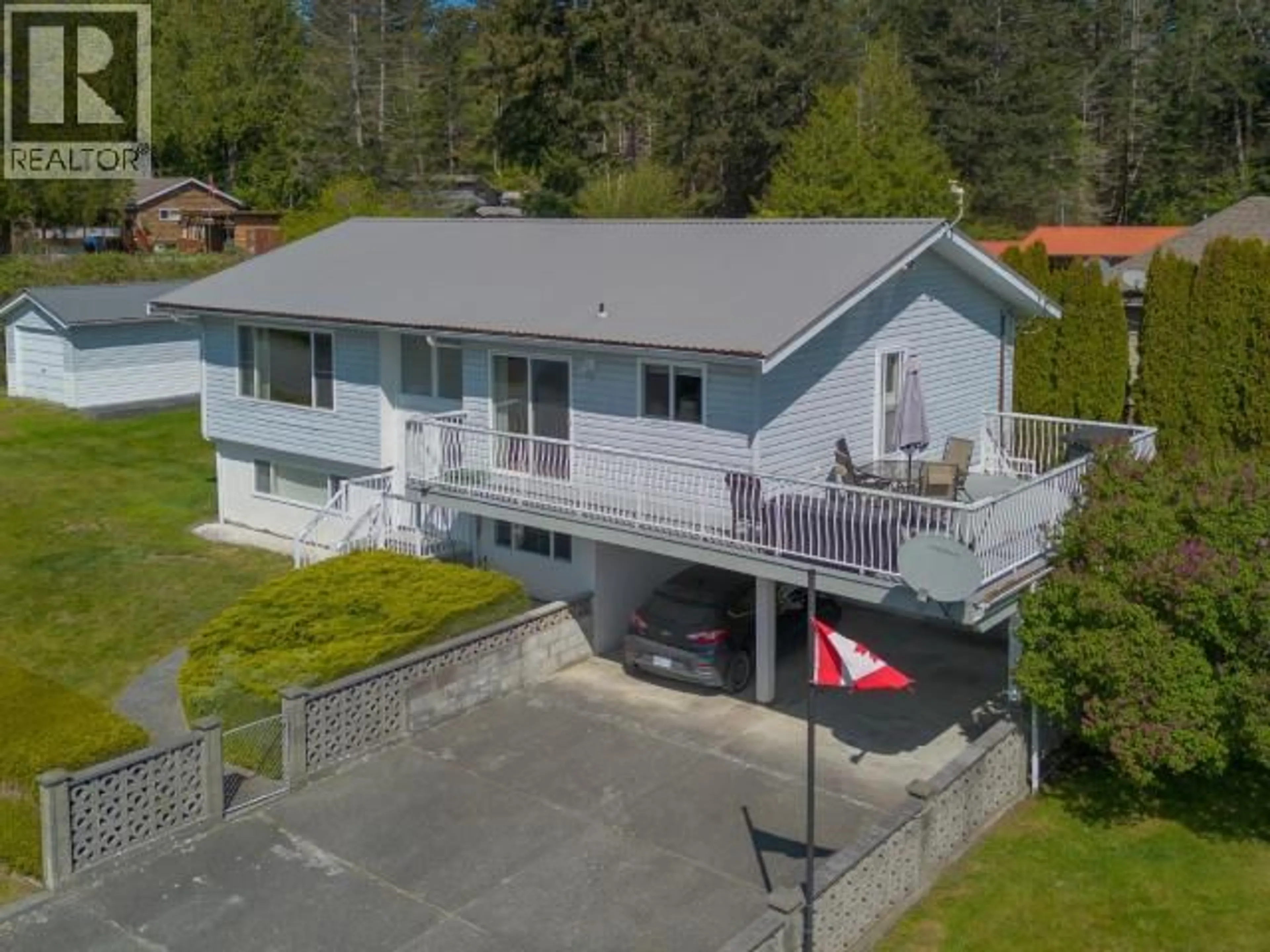 A pic from outside/outdoor area/front of a property/back of a property/a pic from drone, unknown for 3271 OAK STREET, Texada Island British Columbia