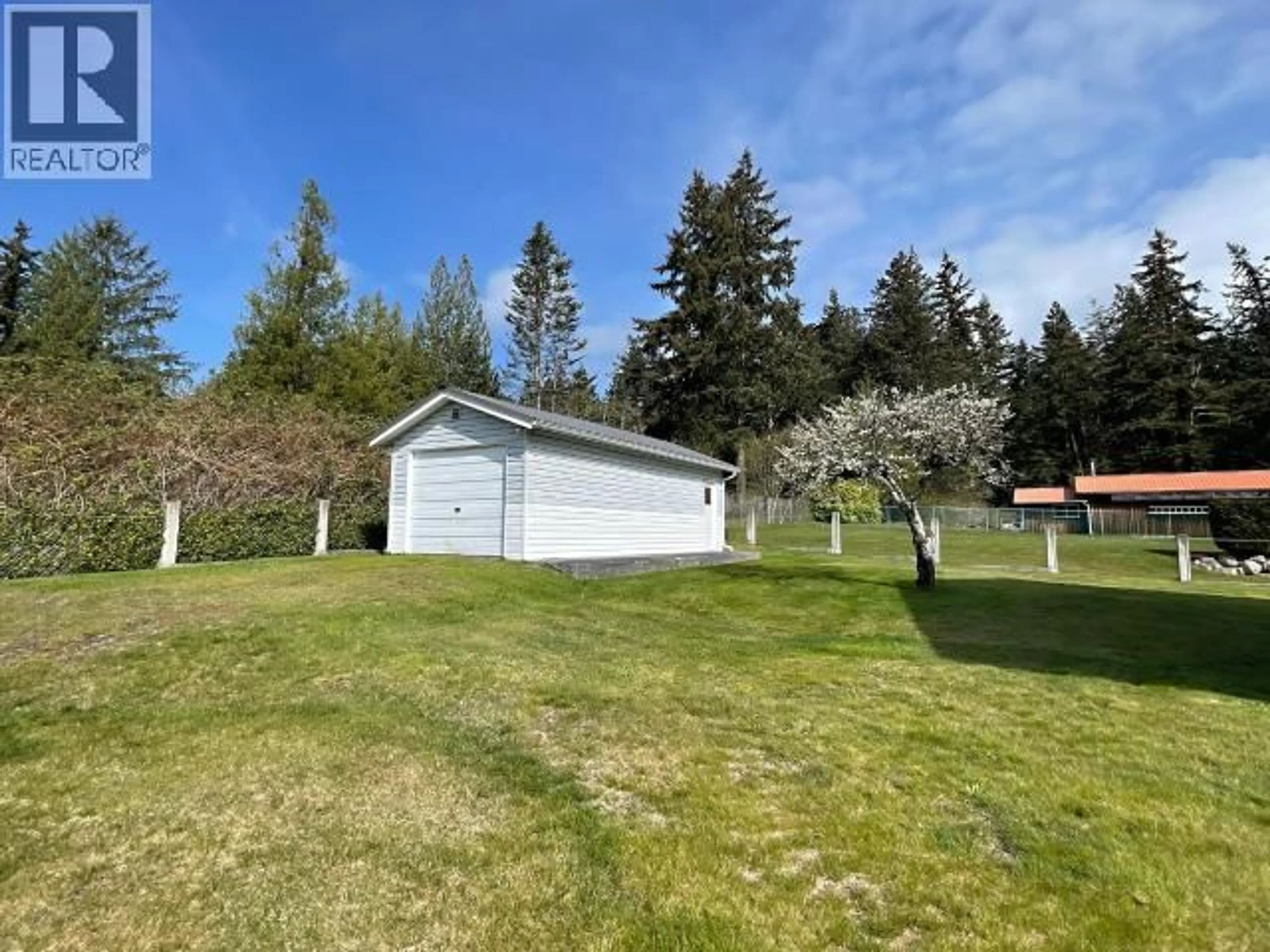 A pic from outside/outdoor area/front of a property/back of a property/a pic from drone, unknown for 3271 OAK STREET, Texada Island British Columbia