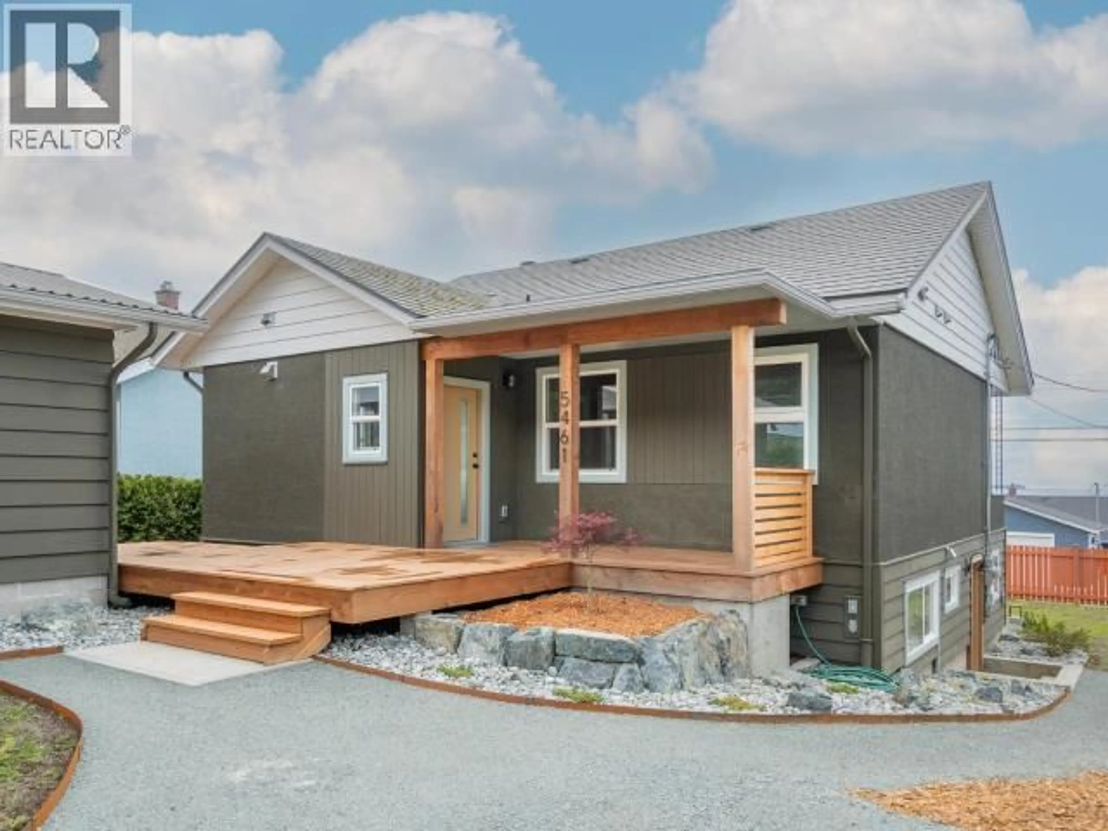 Home with vinyl exterior material, street for 5461 MAPLE AVE, Powell River British Columbia