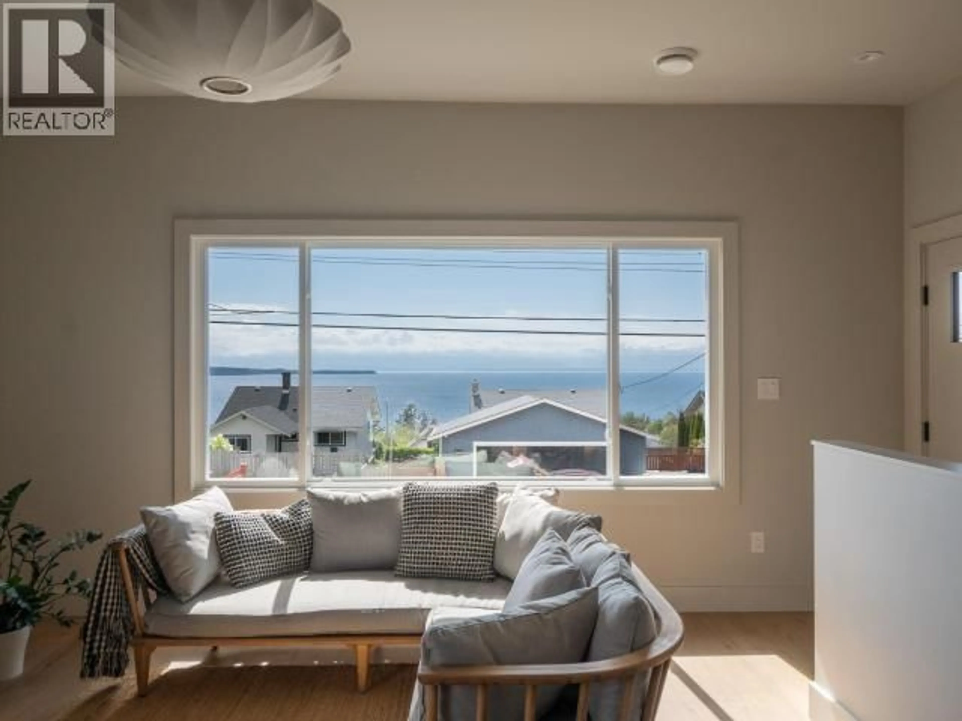 Living room with furniture, unknown for 5461 MAPLE AVE, Powell River British Columbia