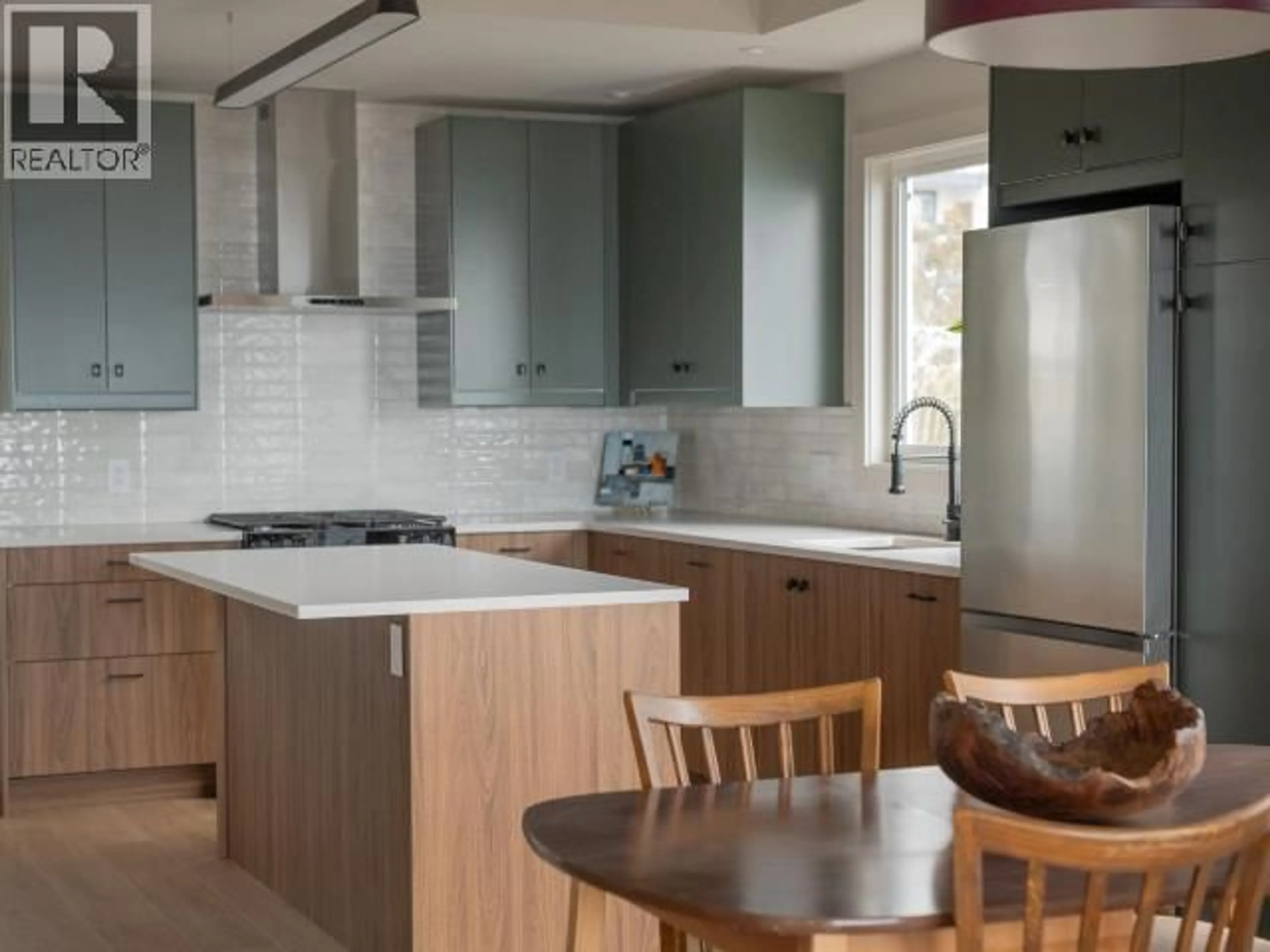 Contemporary kitchen, unknown for 5461 MAPLE AVE, Powell River British Columbia