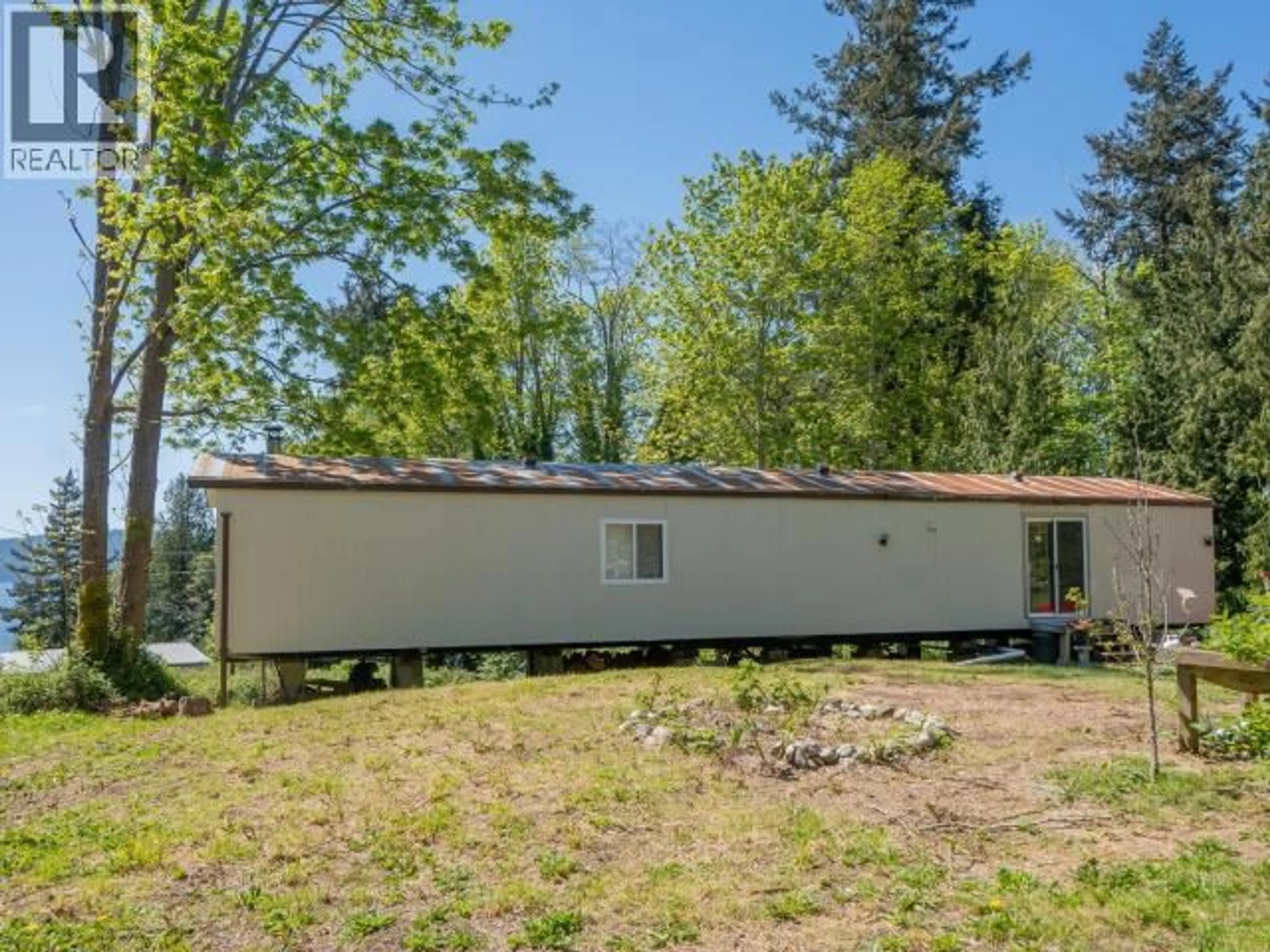 Shed for 8981 HIGHWAY 101, Powell River British Columbia V8A0H5