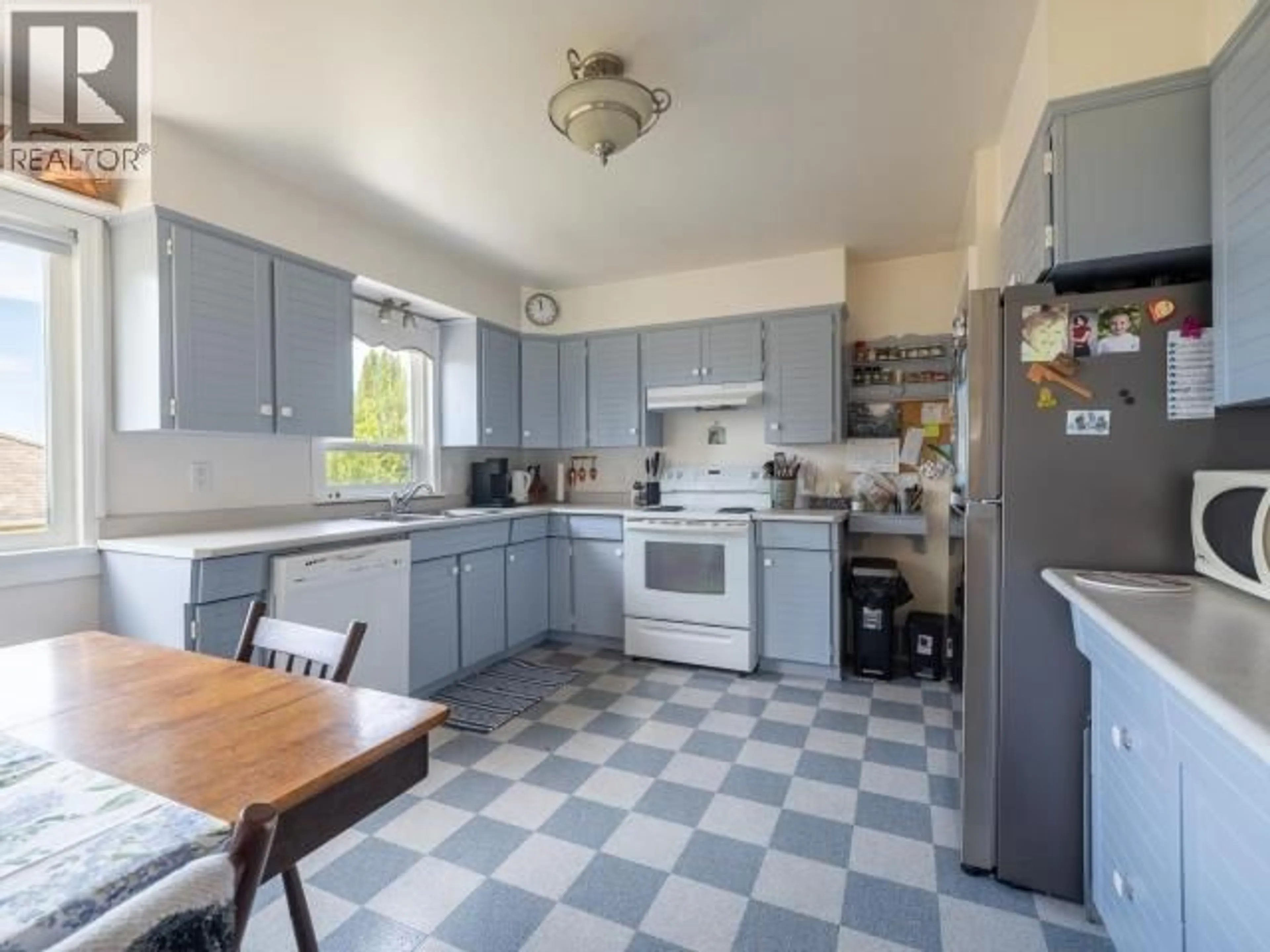 Standard kitchen, unknown for 6948 HAMMOND STREET, Powell River British Columbia V8A1R4