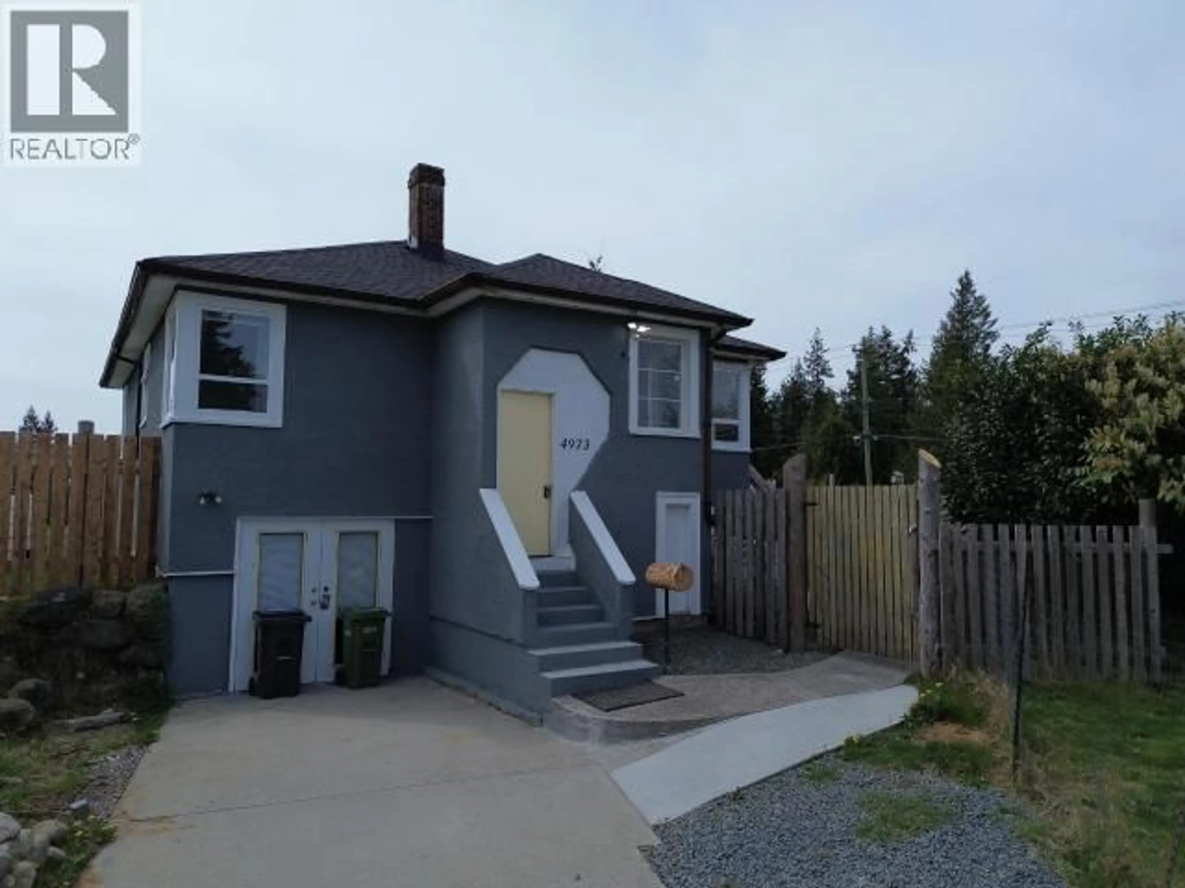 Home with vinyl exterior material, street for 4973 QUEENS AVE, Powell River British Columbia V8A3S8