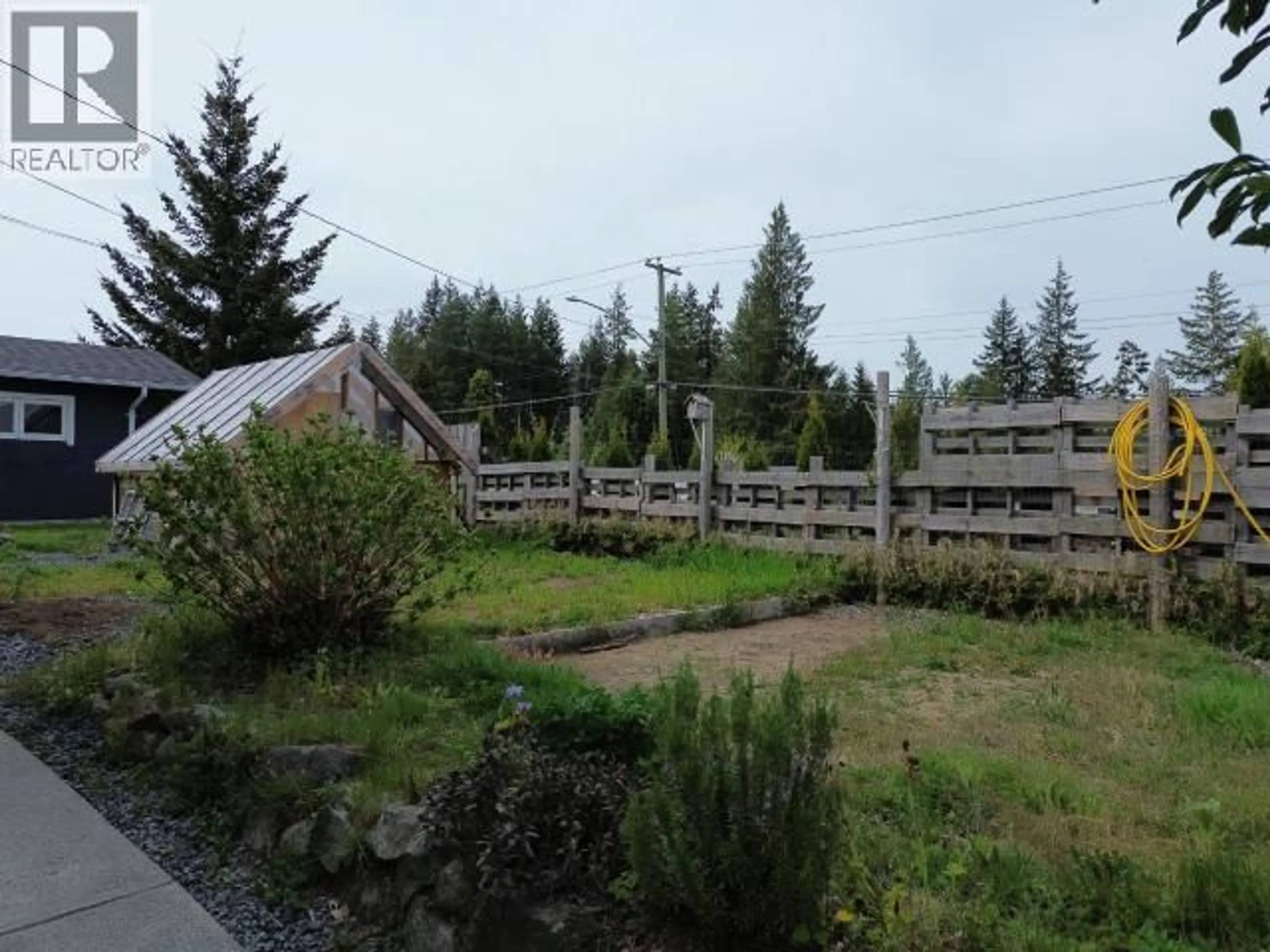 A pic from outside/outdoor area/front of a property/back of a property/a pic from drone, mountain view for 4973 QUEENS AVE, Powell River British Columbia V8A3S8