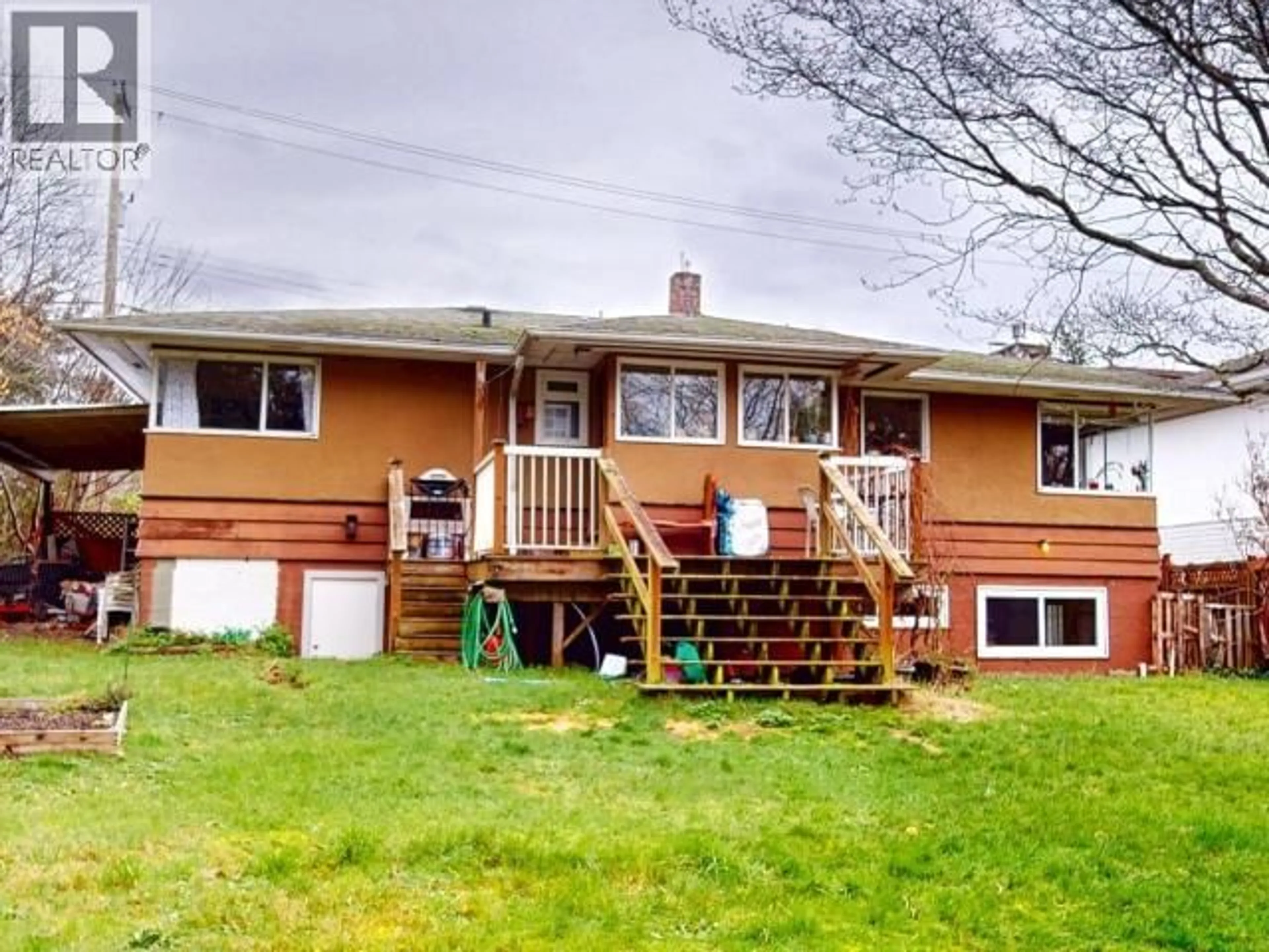 A pic from outside/outdoor area/front of a property/back of a property/a pic from drone, unknown for 3361 JOYCE AVE, Powell River British Columbia V8A2X9