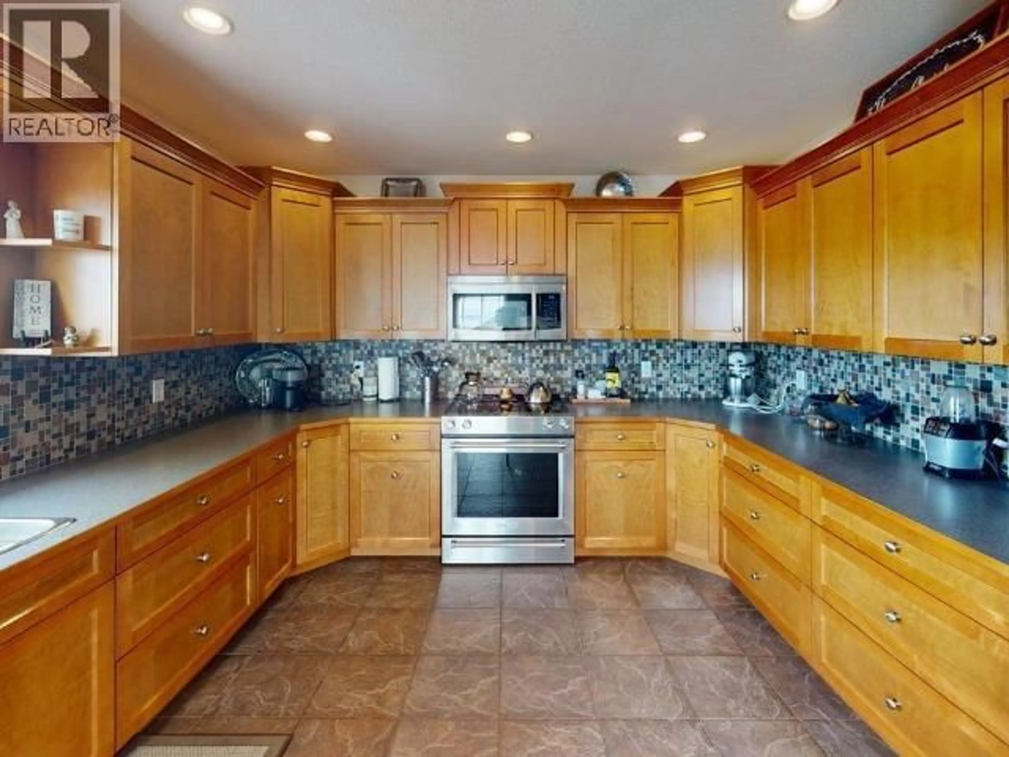 Contemporary kitchen, ceramic/tile floor for 7191 ESQUIMALT CRT, Powell River British Columbia V8A5T6