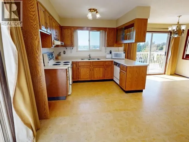 4688 FERNWOOD AVE, Powell River 5