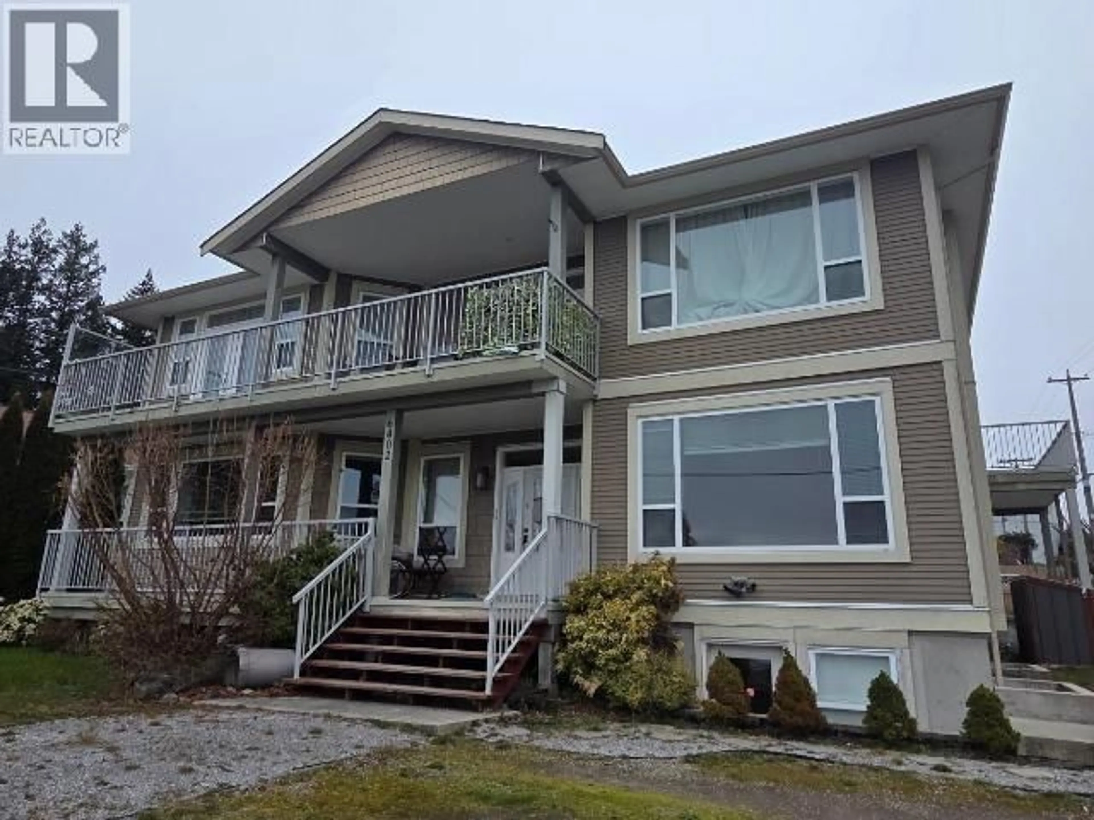 Home with vinyl exterior material, unknown for 6402 HILLCREST AVE, Powell River British Columbia V8A4Y4