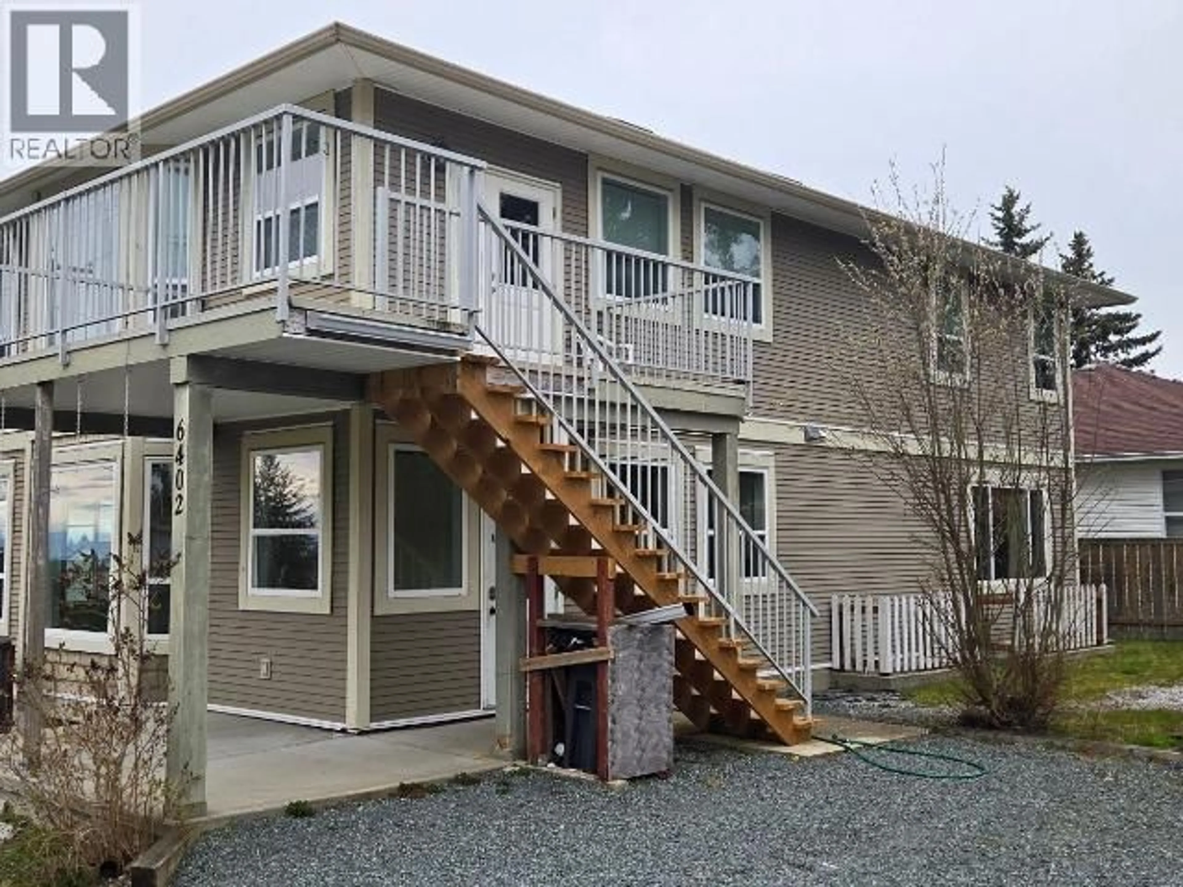Home with vinyl exterior material, unknown for 6402 HILLCREST AVE, Powell River British Columbia V8A4Y4