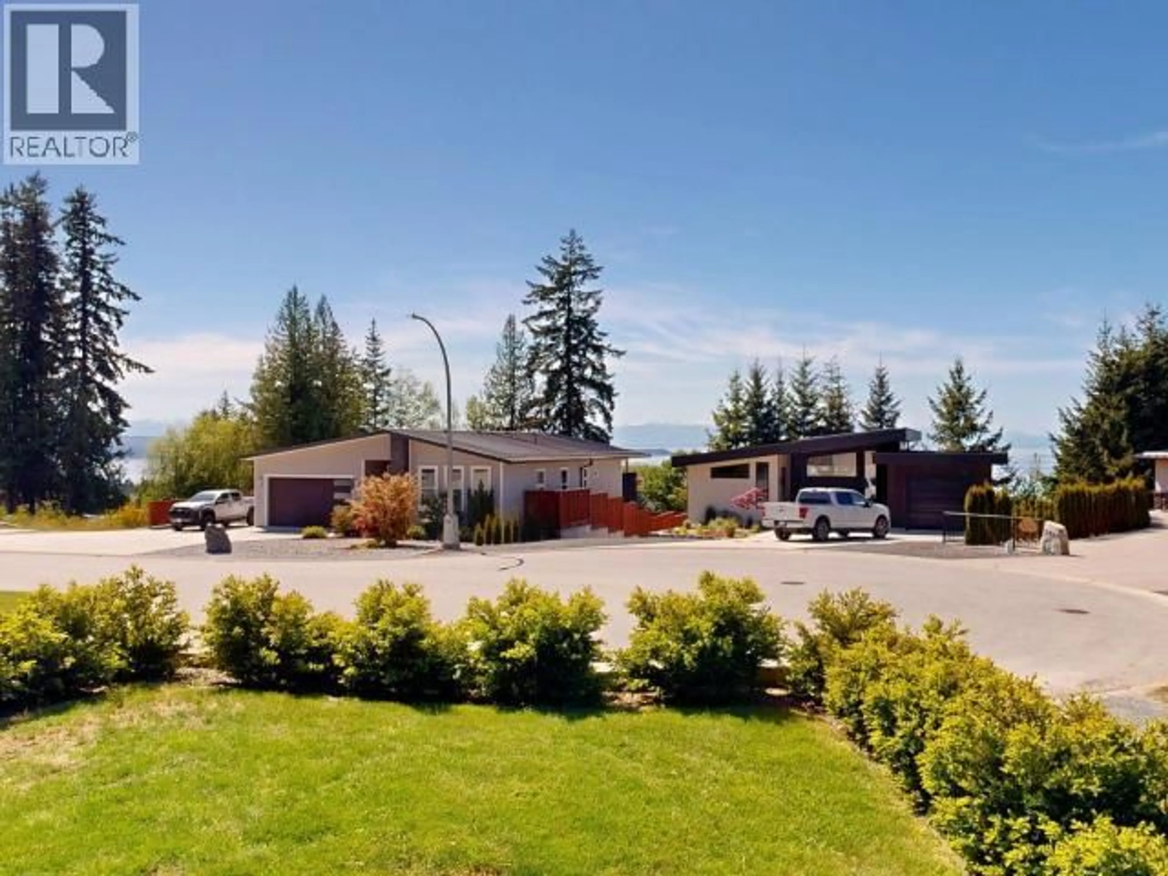 A pic from outside/outdoor area/front of a property/back of a property/a pic from drone, mountain view for 3948 EAGLE RIDGE PLACE, Powell River British Columbia V8A0A7