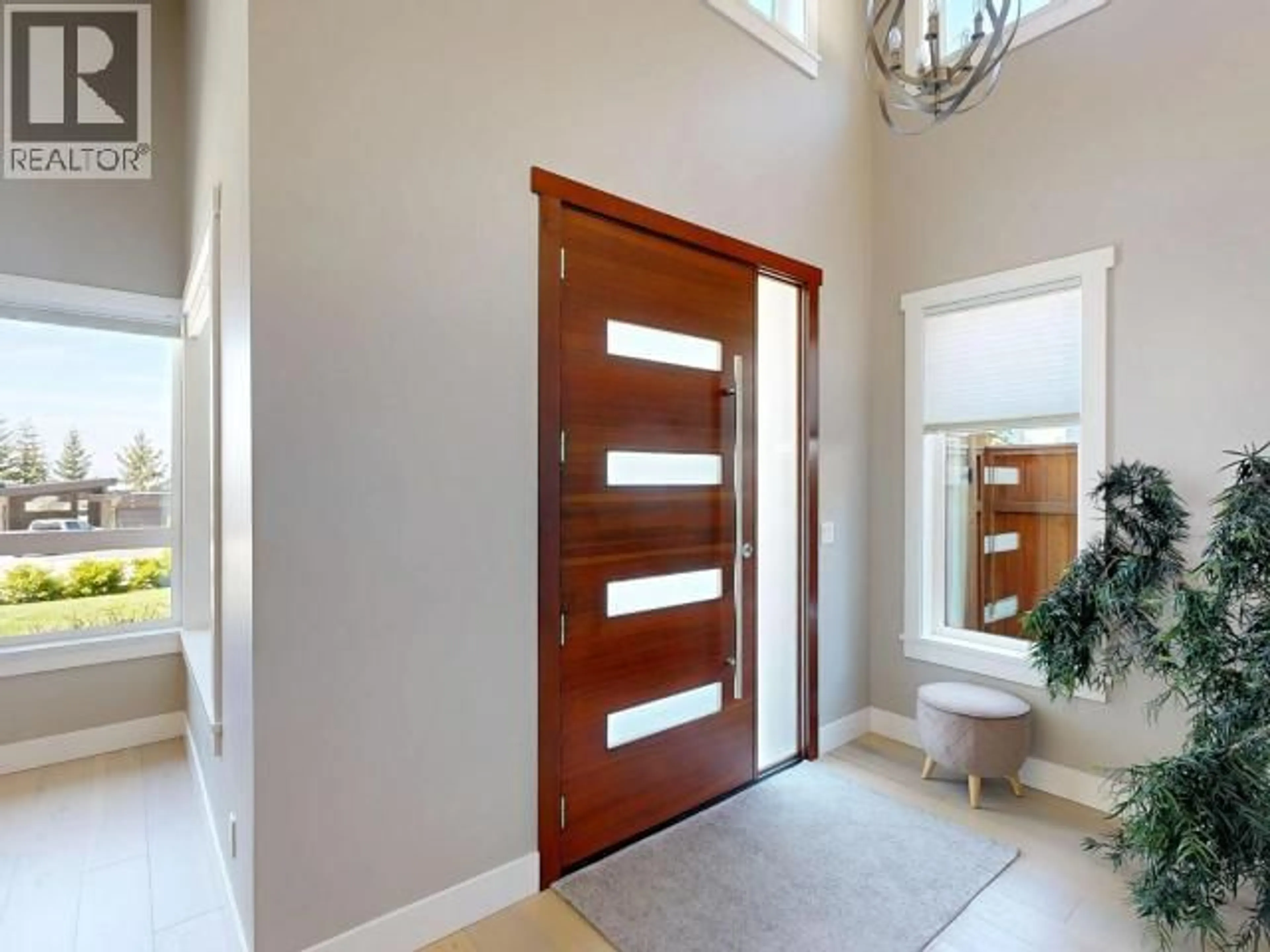Indoor entryway for 3948 EAGLE RIDGE PLACE, Powell River British Columbia V8A0A7