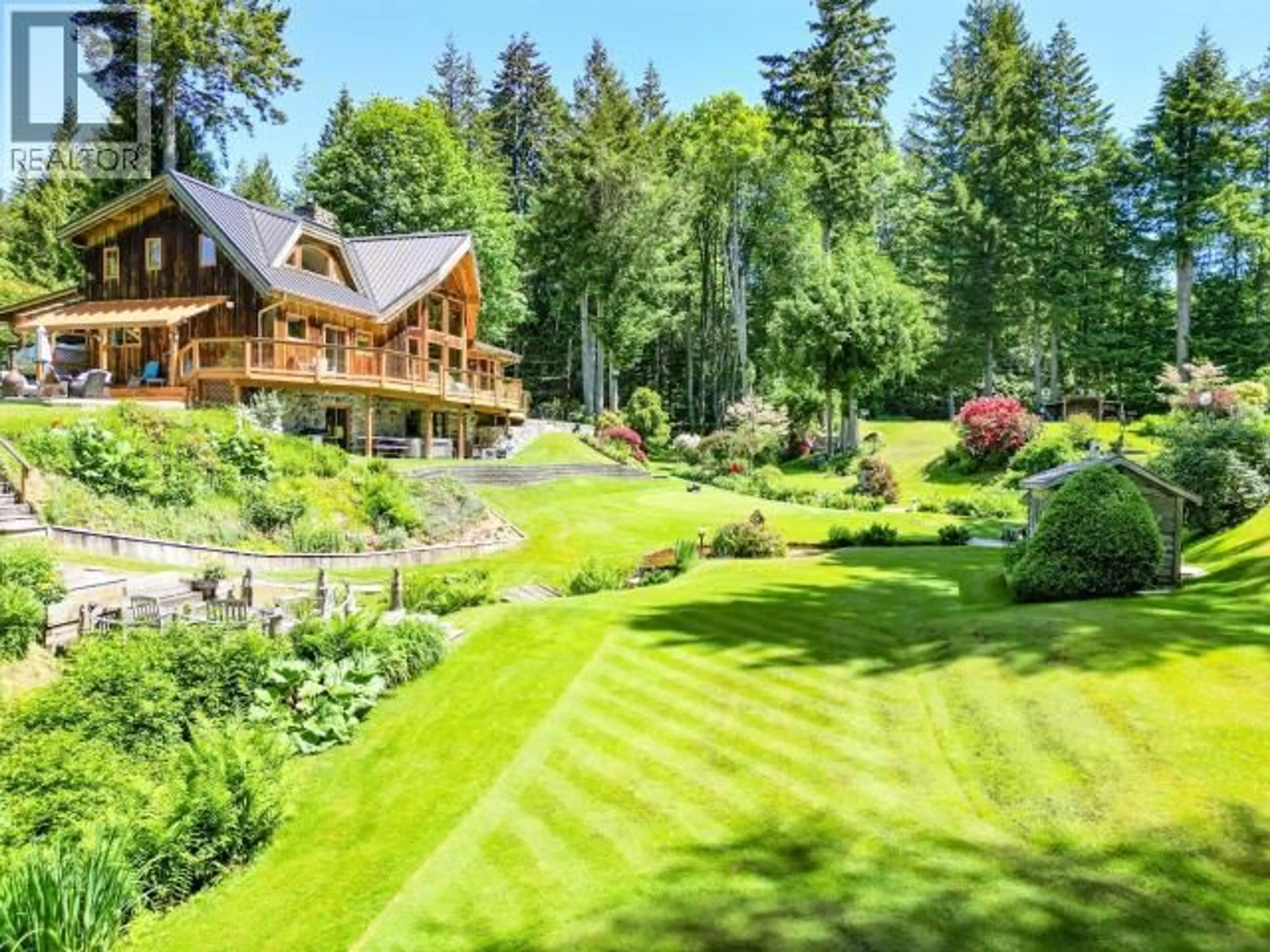 A pic from outside/outdoor area/front of a property/back of a property/a pic from drone, unknown for 5621 ALLEN AVE, Powell River British Columbia V8A4H9