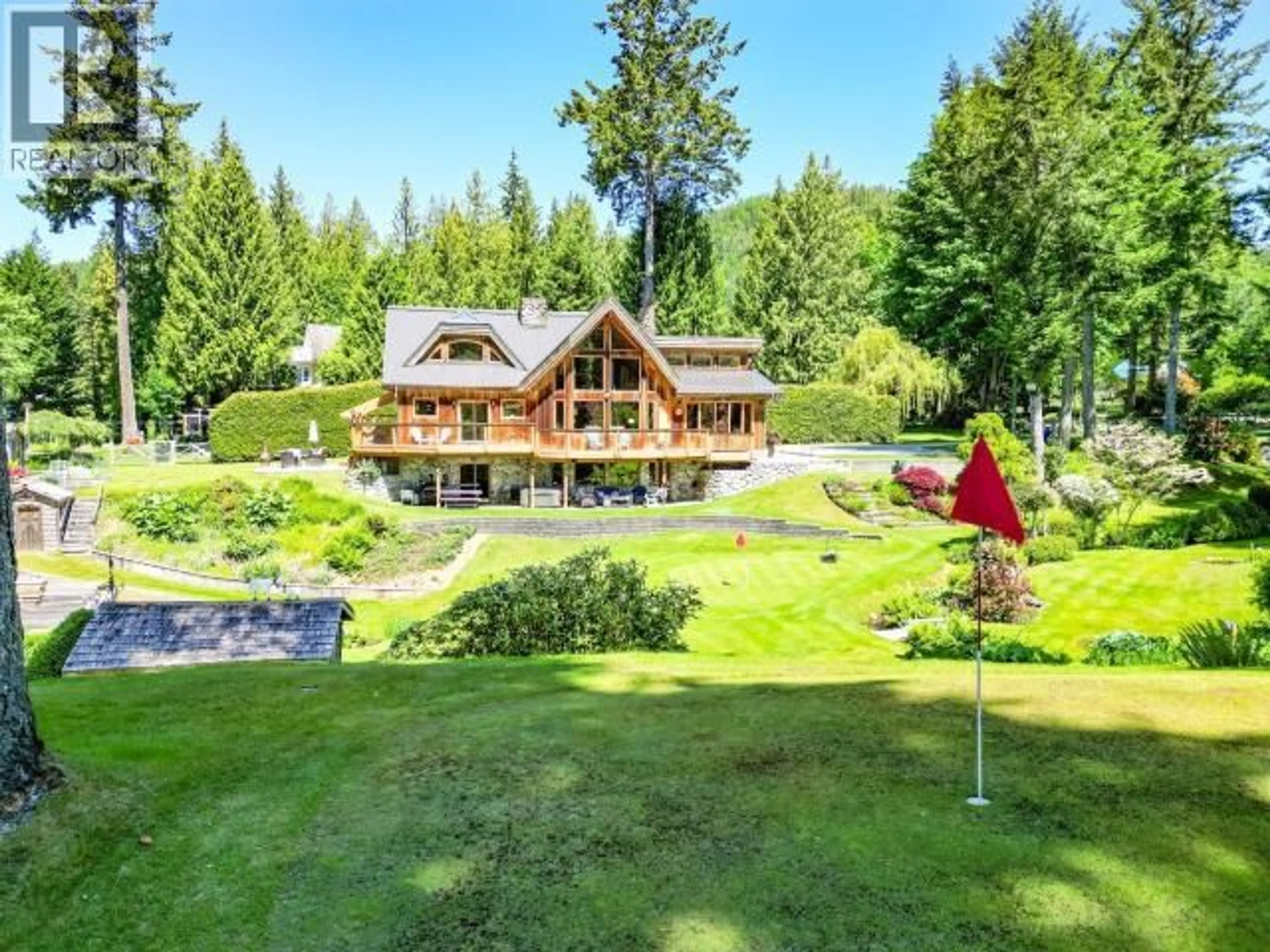 A pic from outside/outdoor area/front of a property/back of a property/a pic from drone, unknown for 5621 ALLEN AVE, Powell River British Columbia V8A4H9