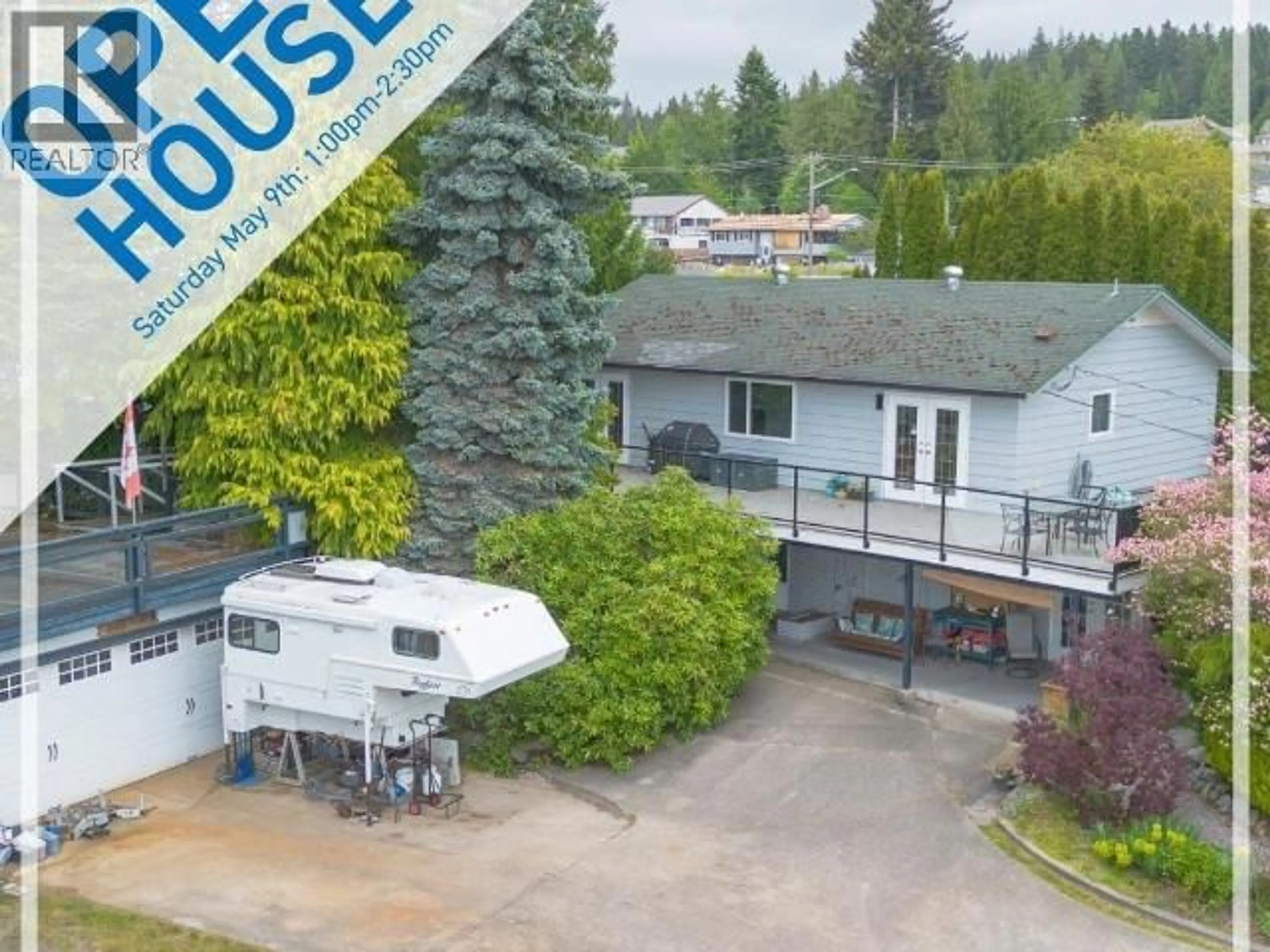 A pic from outside/outdoor area/front of a property/back of a property/a pic from drone, street for 6975 TERRACE STREET, Powell River British Columbia V8A1H3