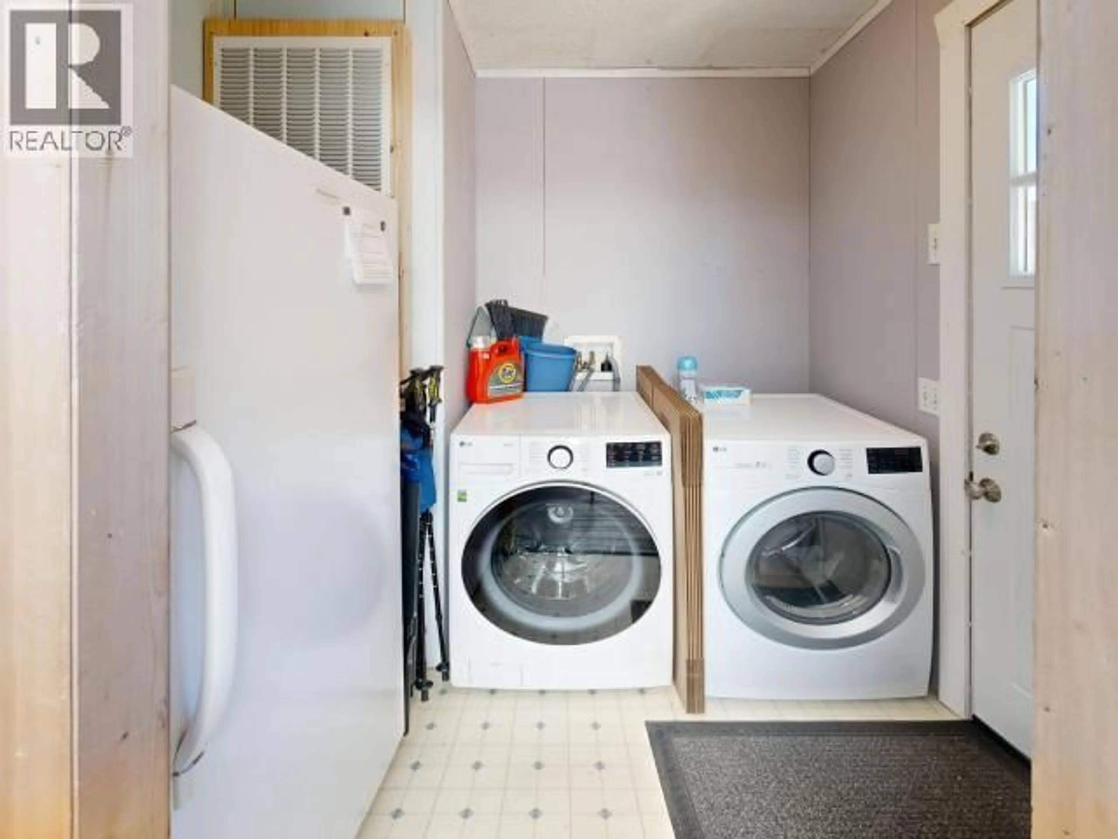 Laundry room for 24 - 4500 CLARIDGE ROAD, Powell River British Columbia