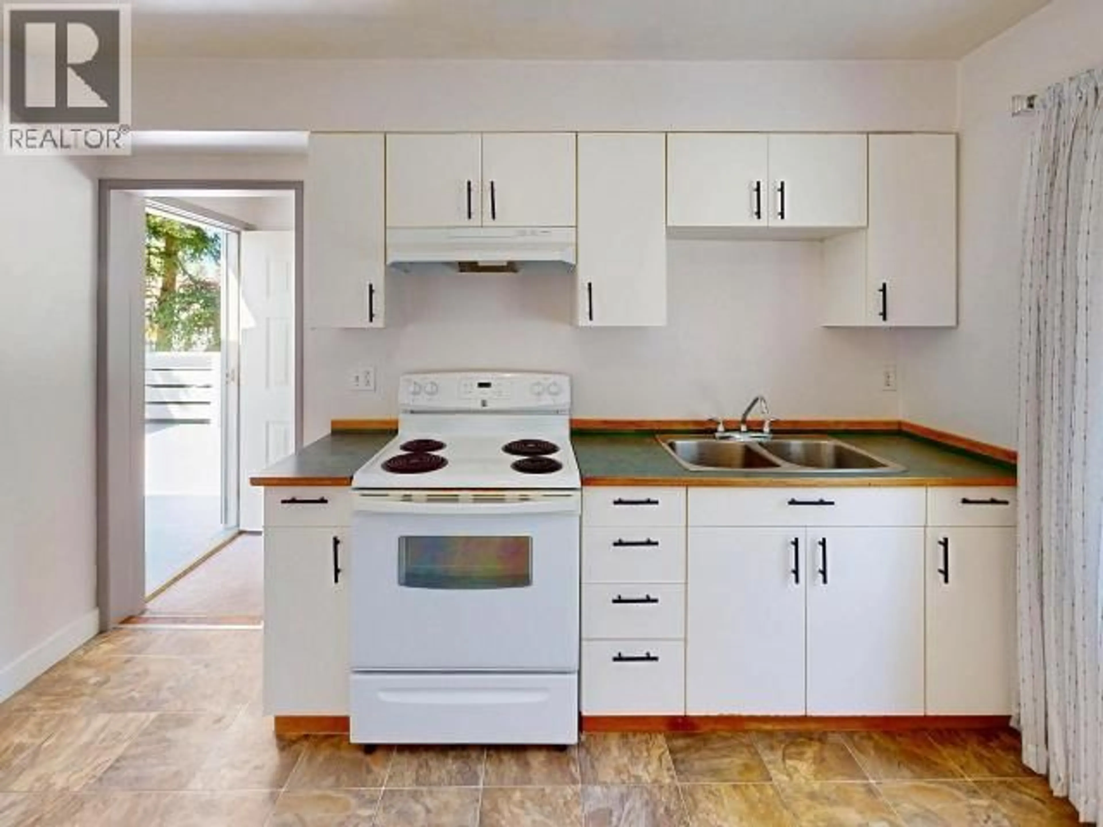 Standard kitchen, unknown for 4627 JOYCE AVE, Powell River British Columbia V8A3B4