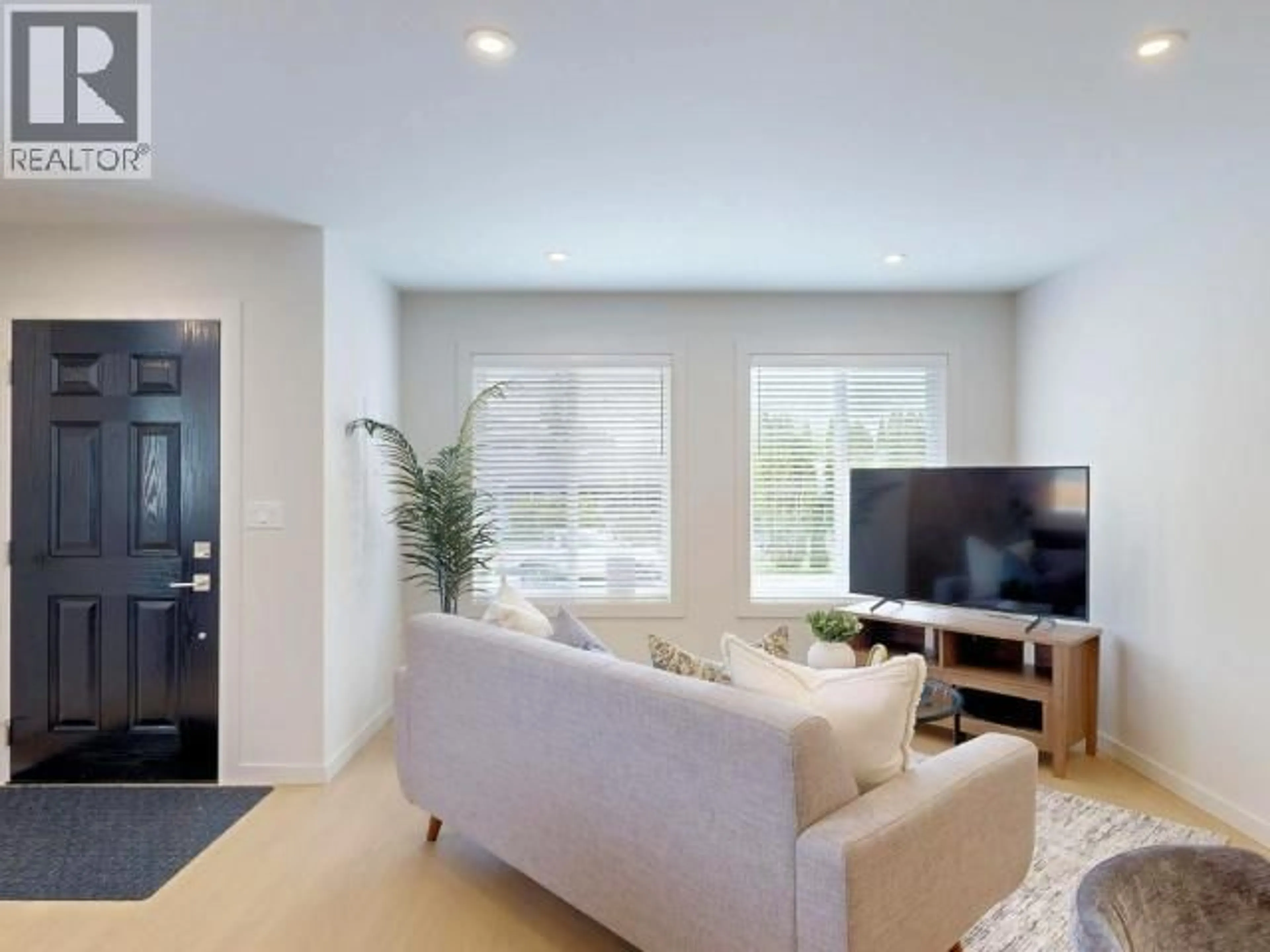 Living room with furniture, unknown for 4186 BOWNESS AVE, Powell River British Columbia V8A5S8