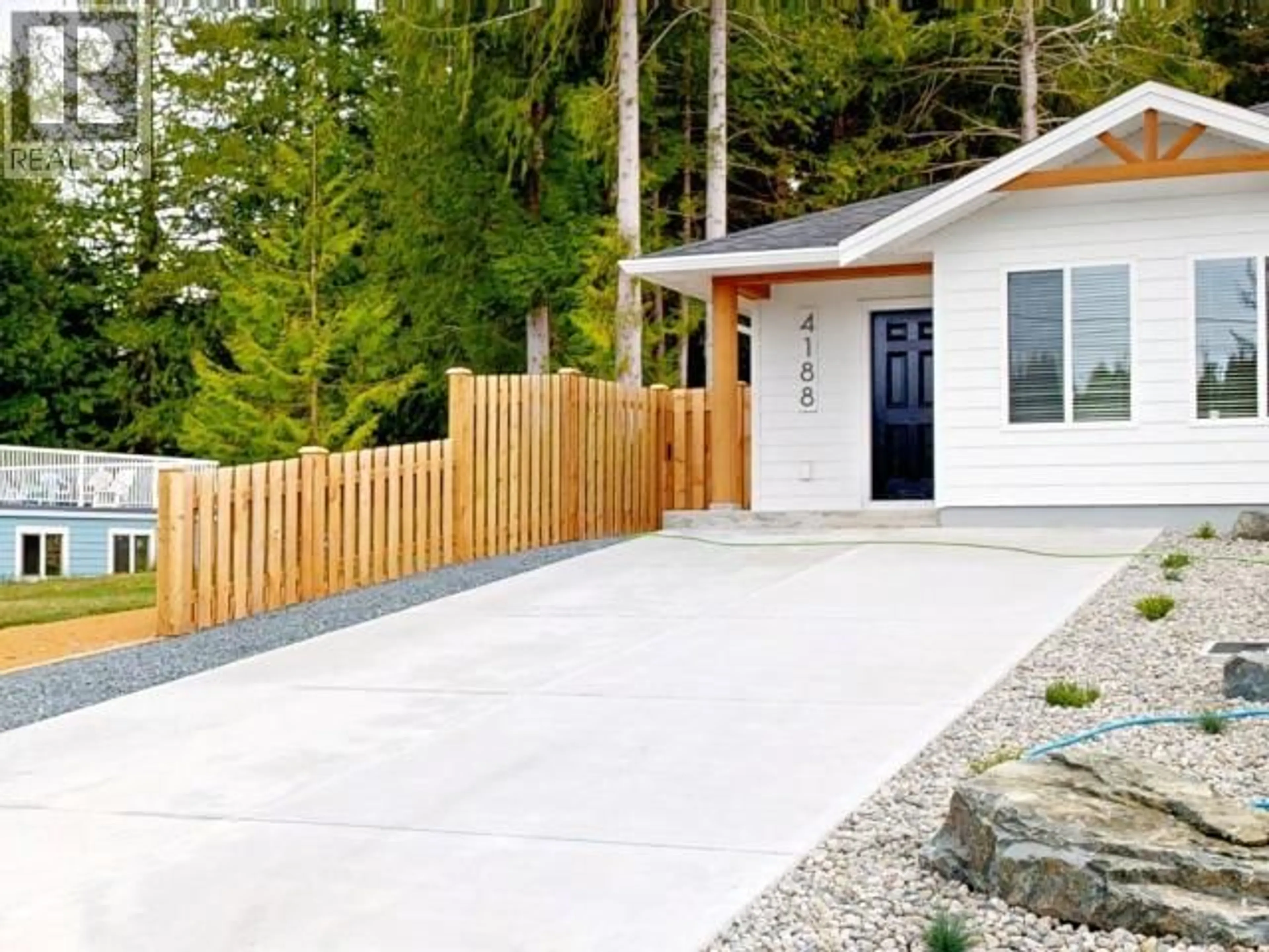 Home with vinyl exterior material, street for 4188 BOWNESS AVE, Powell River British Columbia V8A5S8