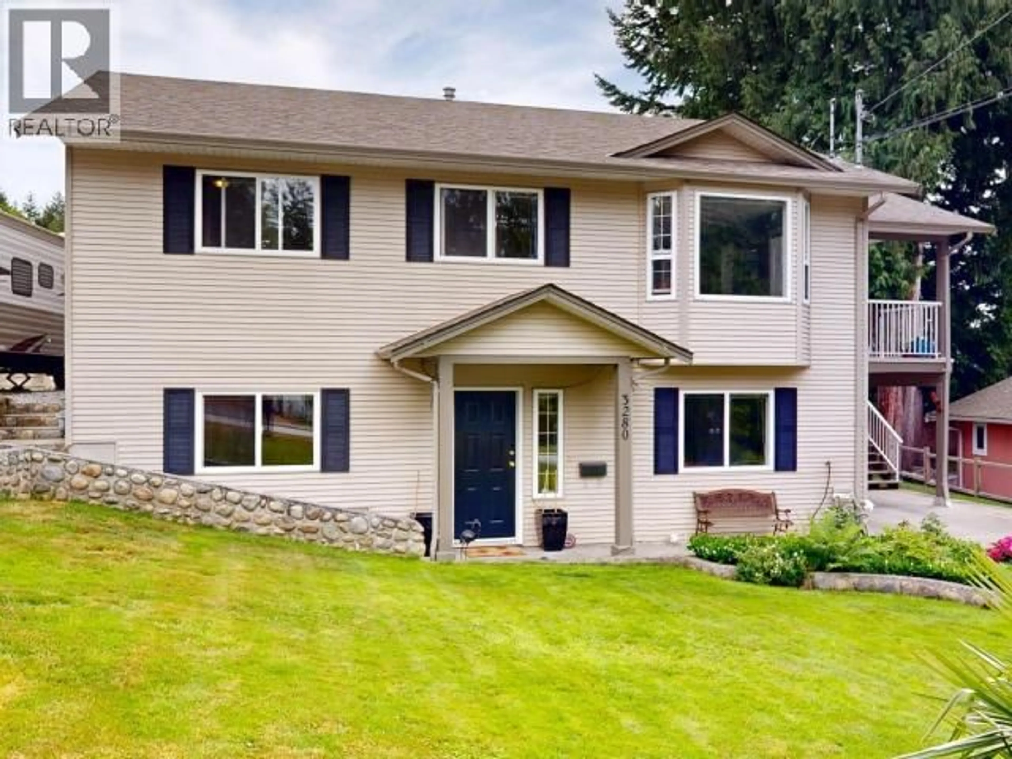 Home with vinyl exterior material, street for 3280 CARIBOO AVE, Powell River British Columbia V8A5H2