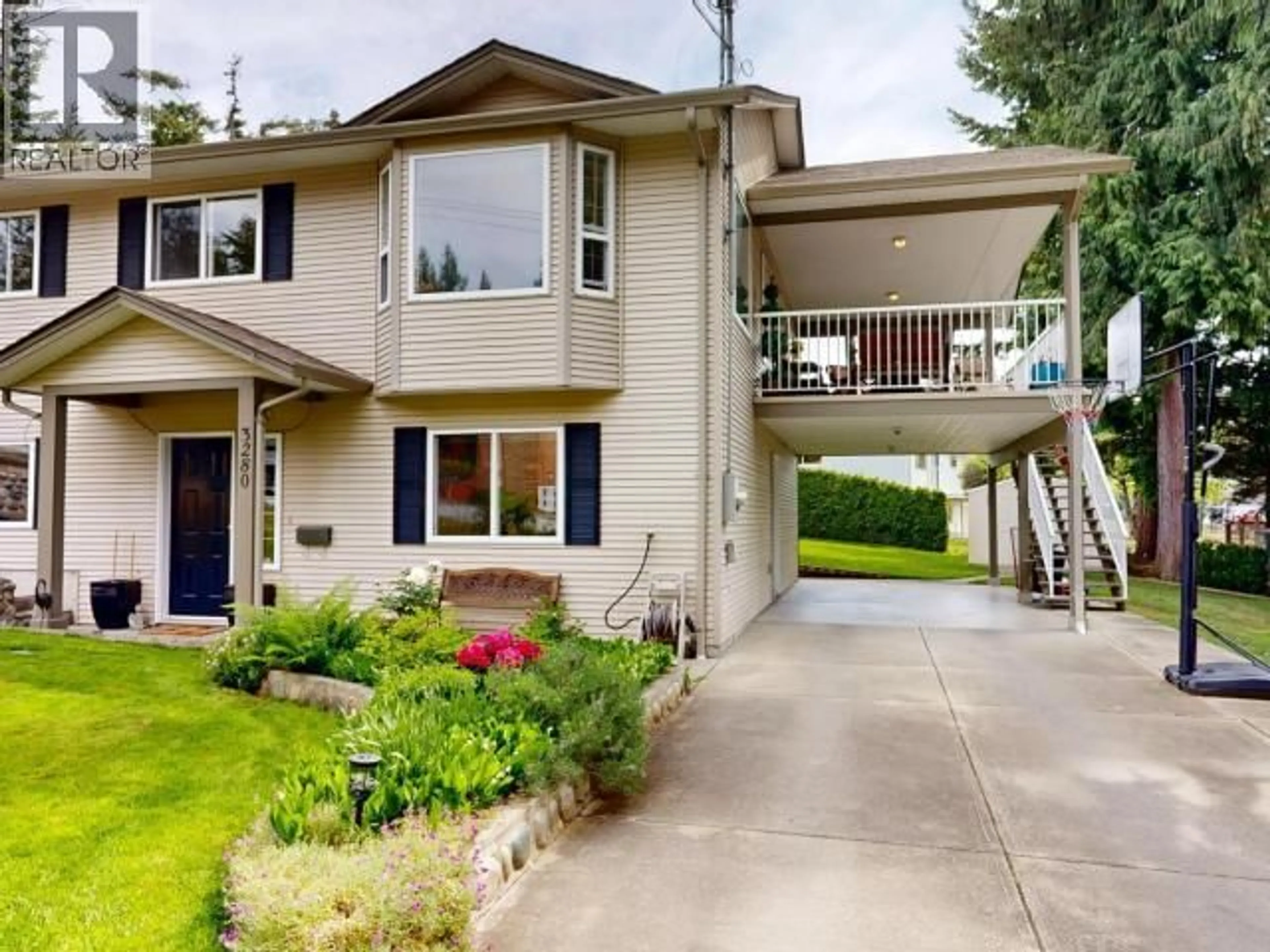 Home with vinyl exterior material, street for 3280 CARIBOO AVE, Powell River British Columbia V8A5H2