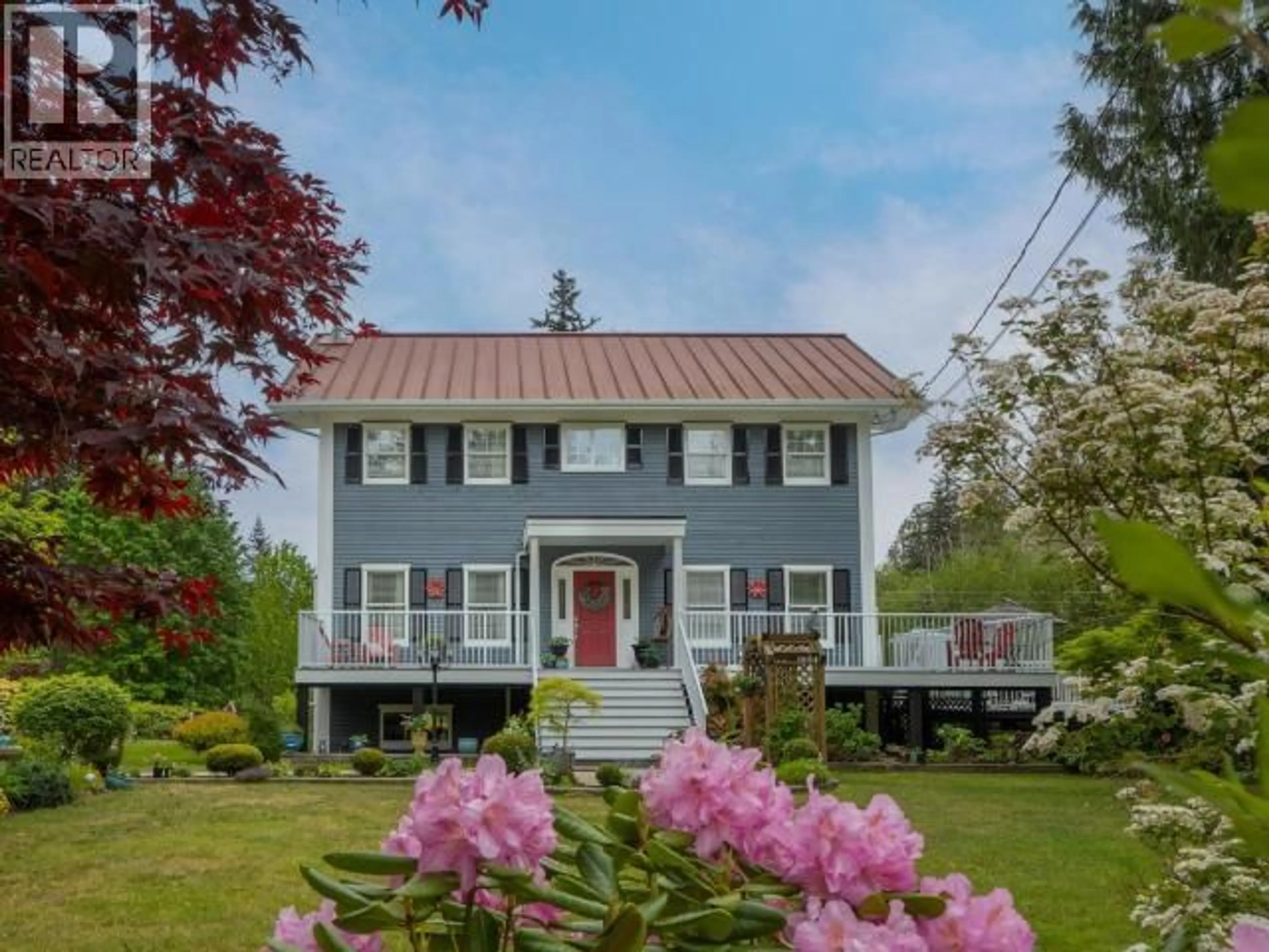 Home with vinyl exterior material, street for 10067 HIGHWAY 101, Powell River British Columbia