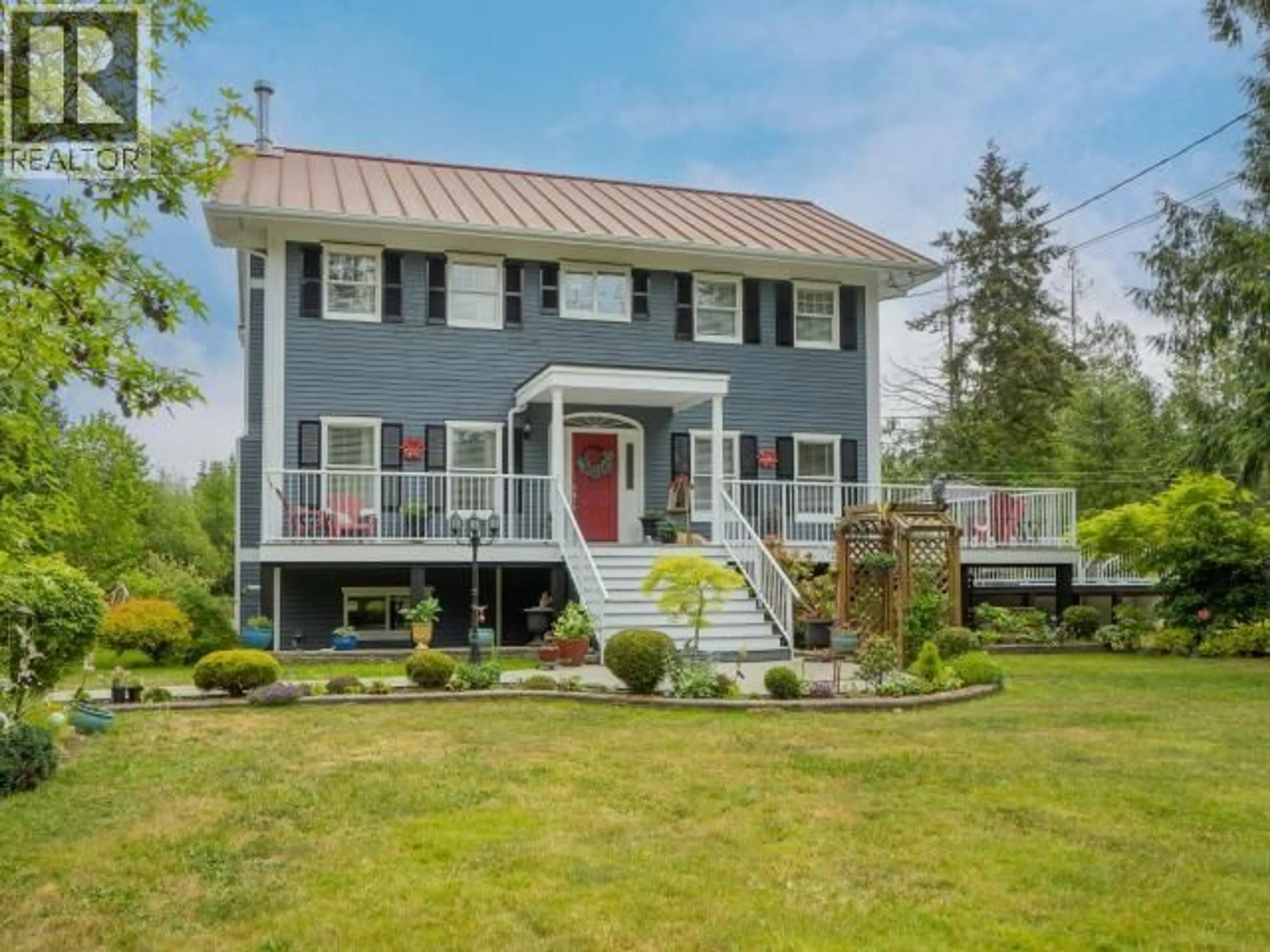 Home with vinyl exterior material, unknown for 10067 HIGHWAY 101, Powell River British Columbia