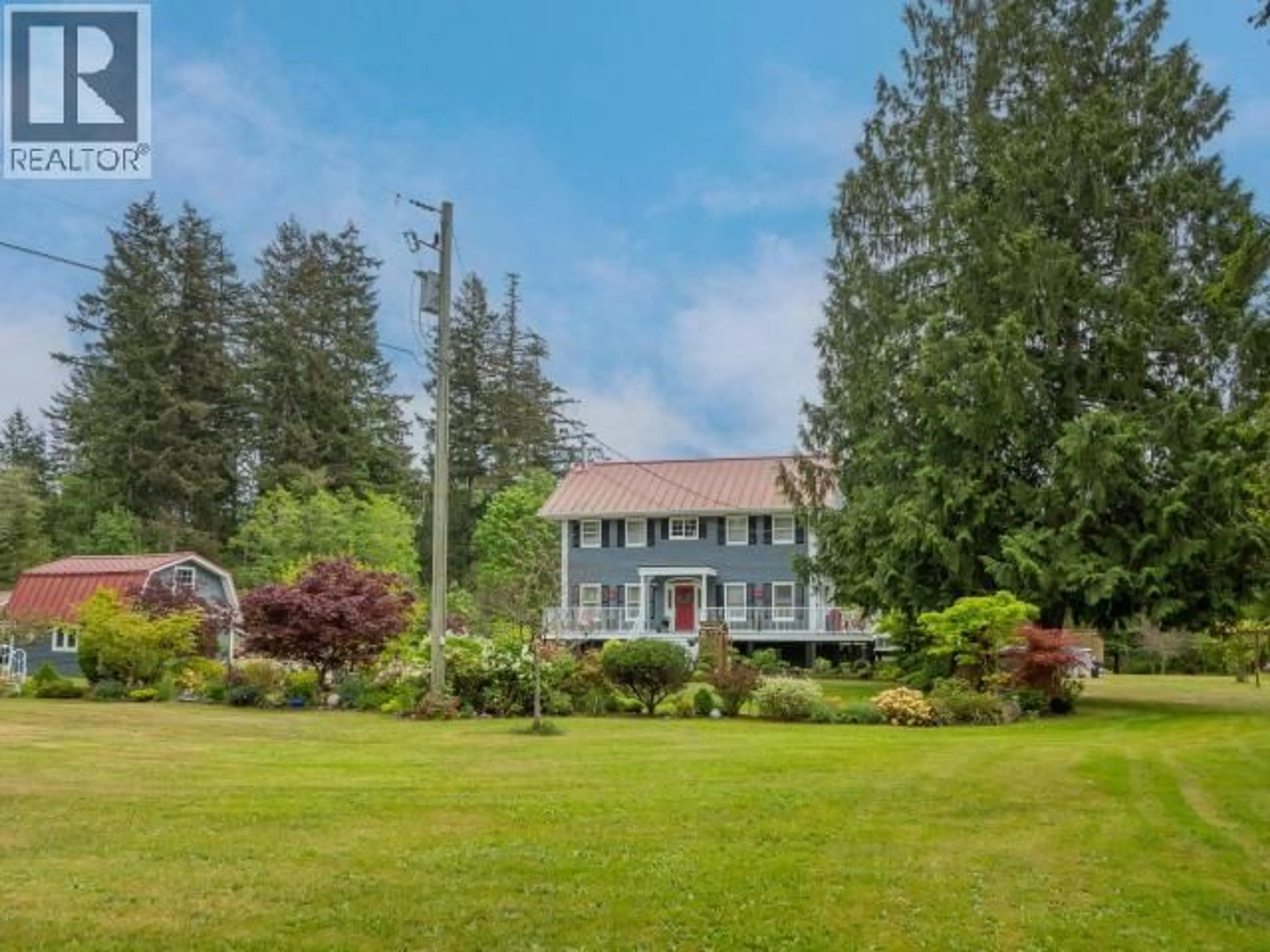 A pic from outside/outdoor area/front of a property/back of a property/a pic from drone, unknown for 10067 HIGHWAY 101, Powell River British Columbia