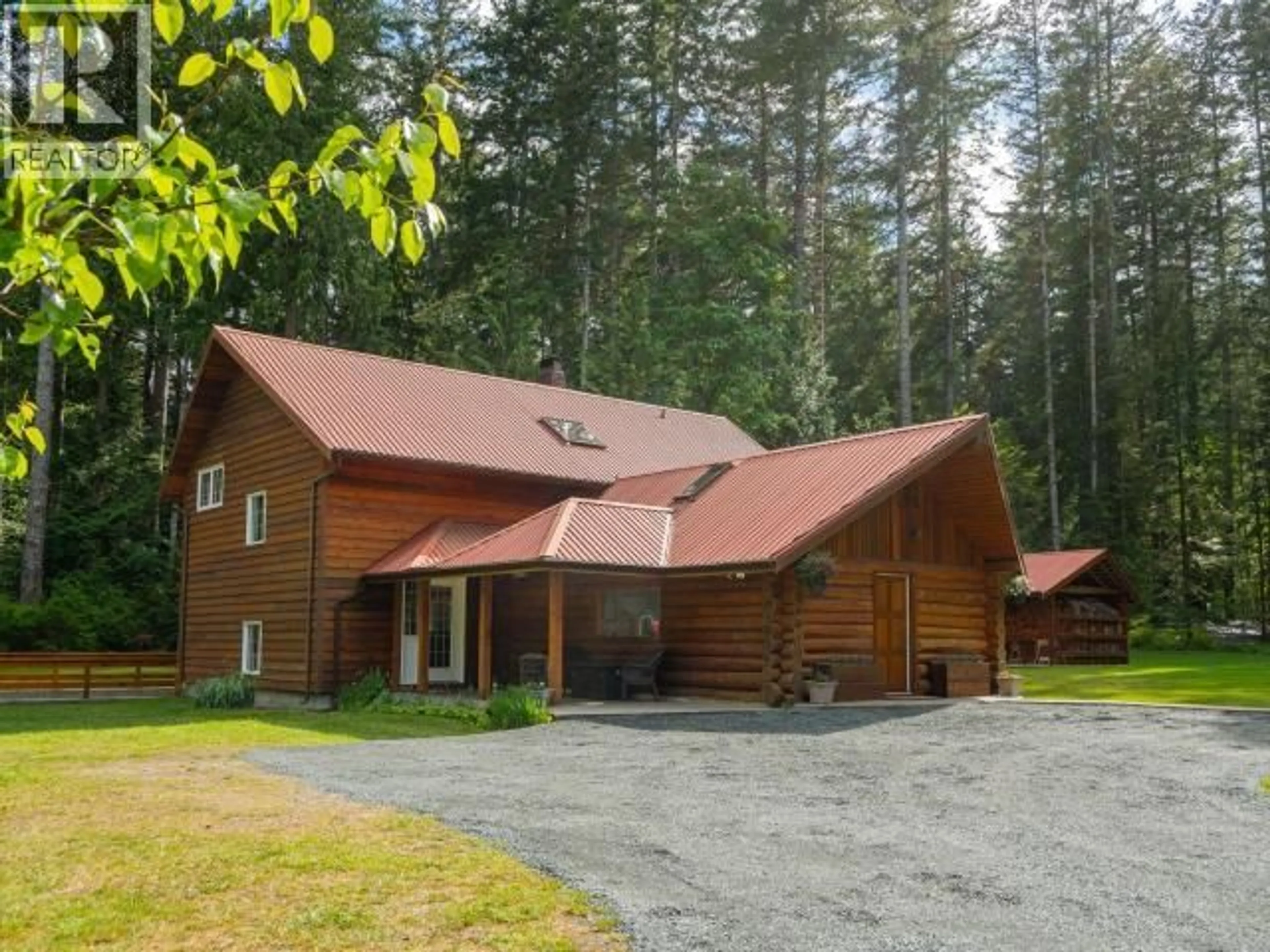 A pic from outside/outdoor area/front of a property/back of a property/a pic from drone, unknown for 2551 WILCOX ROAD, Powell River British Columbia V8A0P3