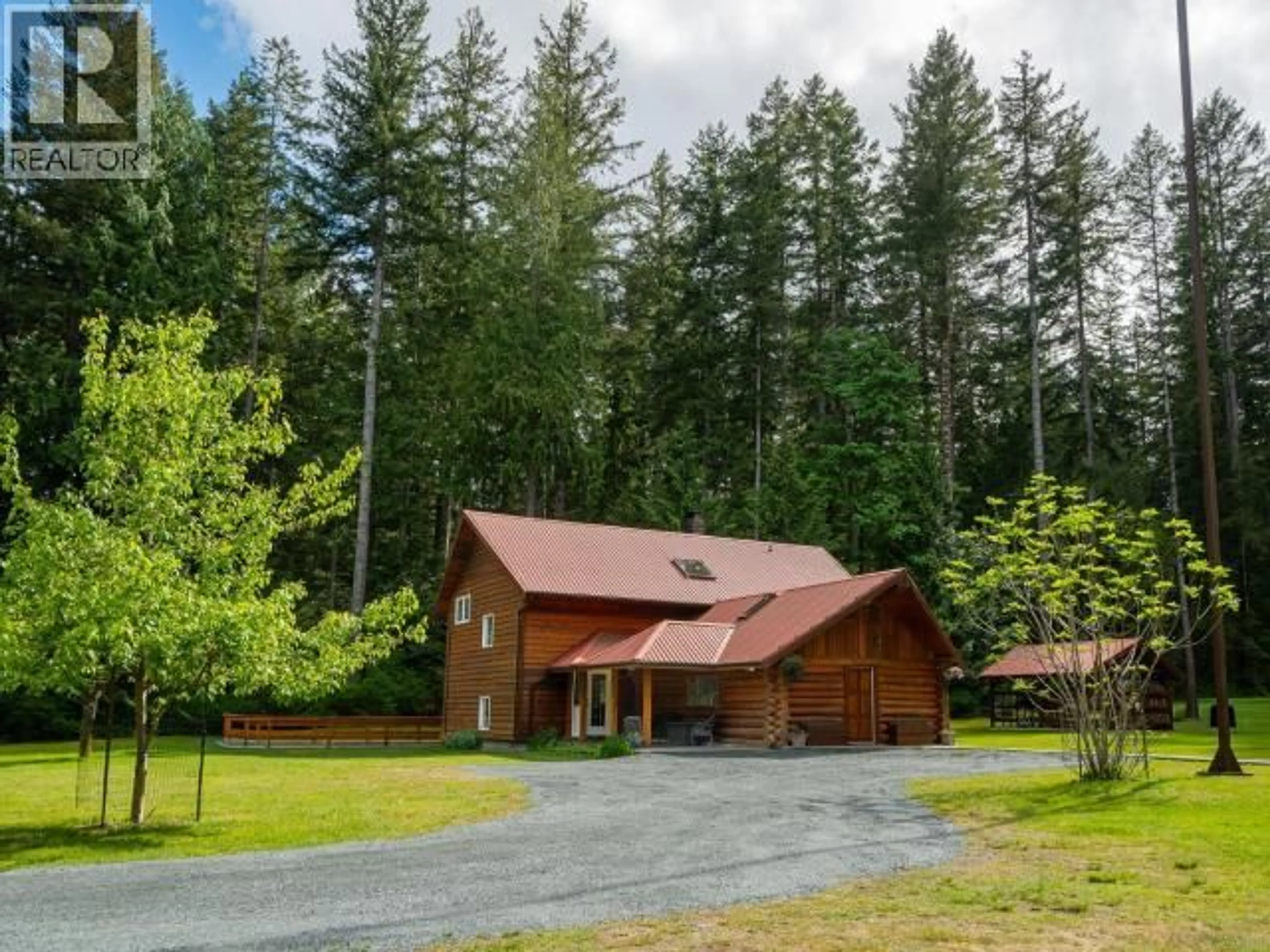 A pic from outside/outdoor area/front of a property/back of a property/a pic from drone, unknown for 2551 WILCOX ROAD, Powell River British Columbia V8A0P3