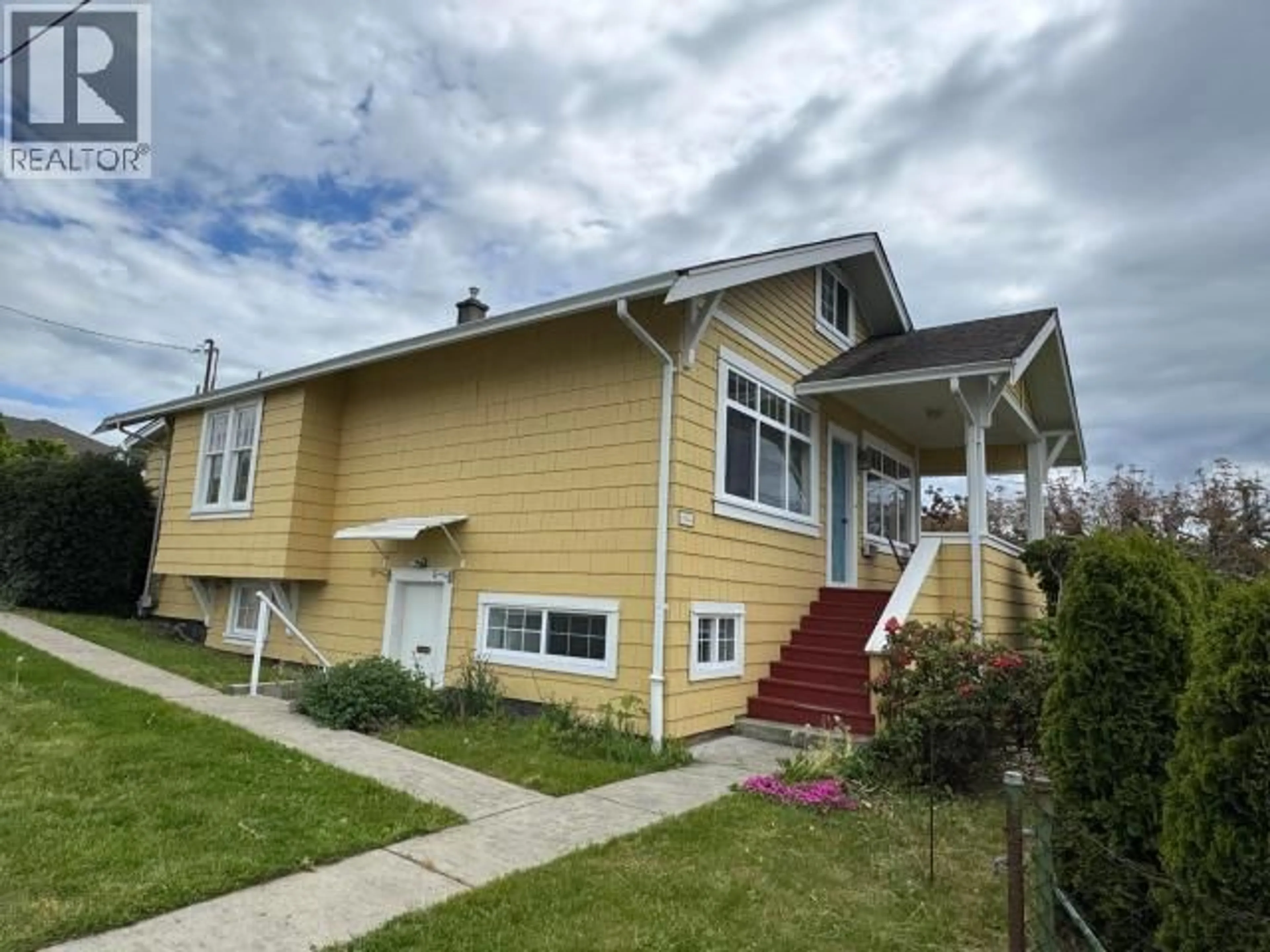 Home with vinyl exterior material, street for 4154 MARINE AVE, Powell River British Columbia V8A2J3