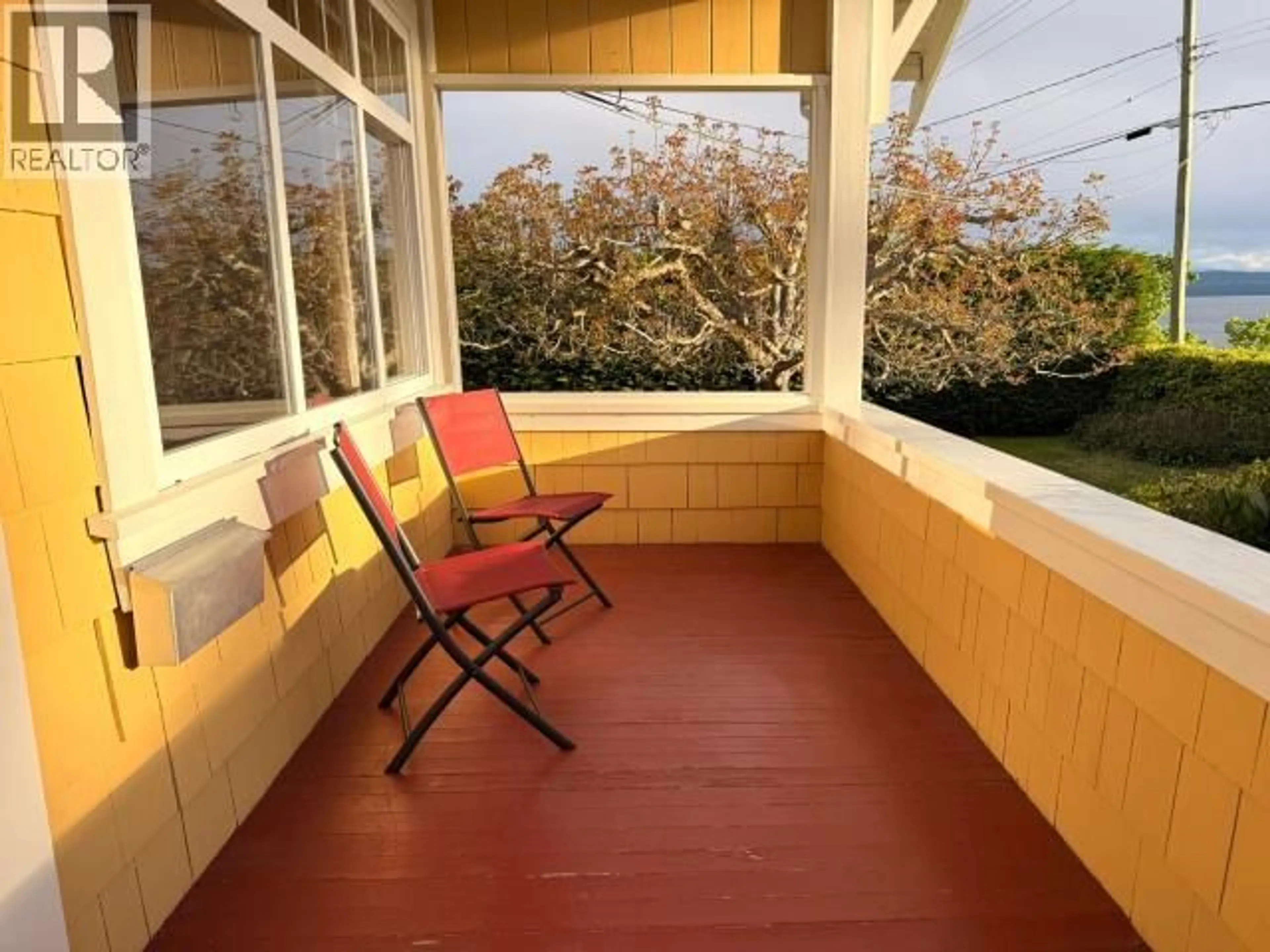 Patio, street for 4154 MARINE AVE, Powell River British Columbia V8A2J3