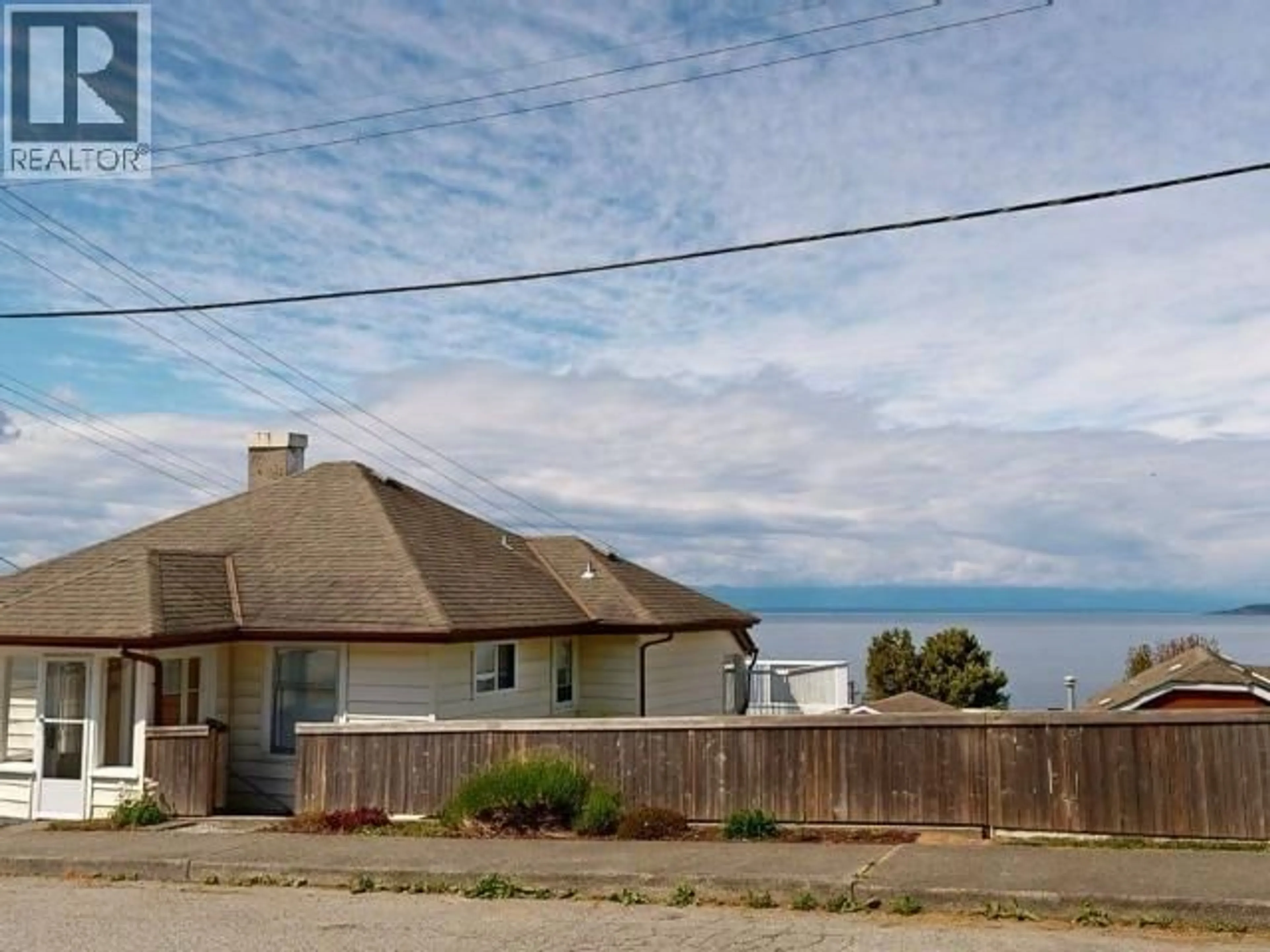 A pic from outside/outdoor area/front of a property/back of a property/a pic from drone, unknown for 4439 OMINECA AVE, Powell River British Columbia V8A2P8