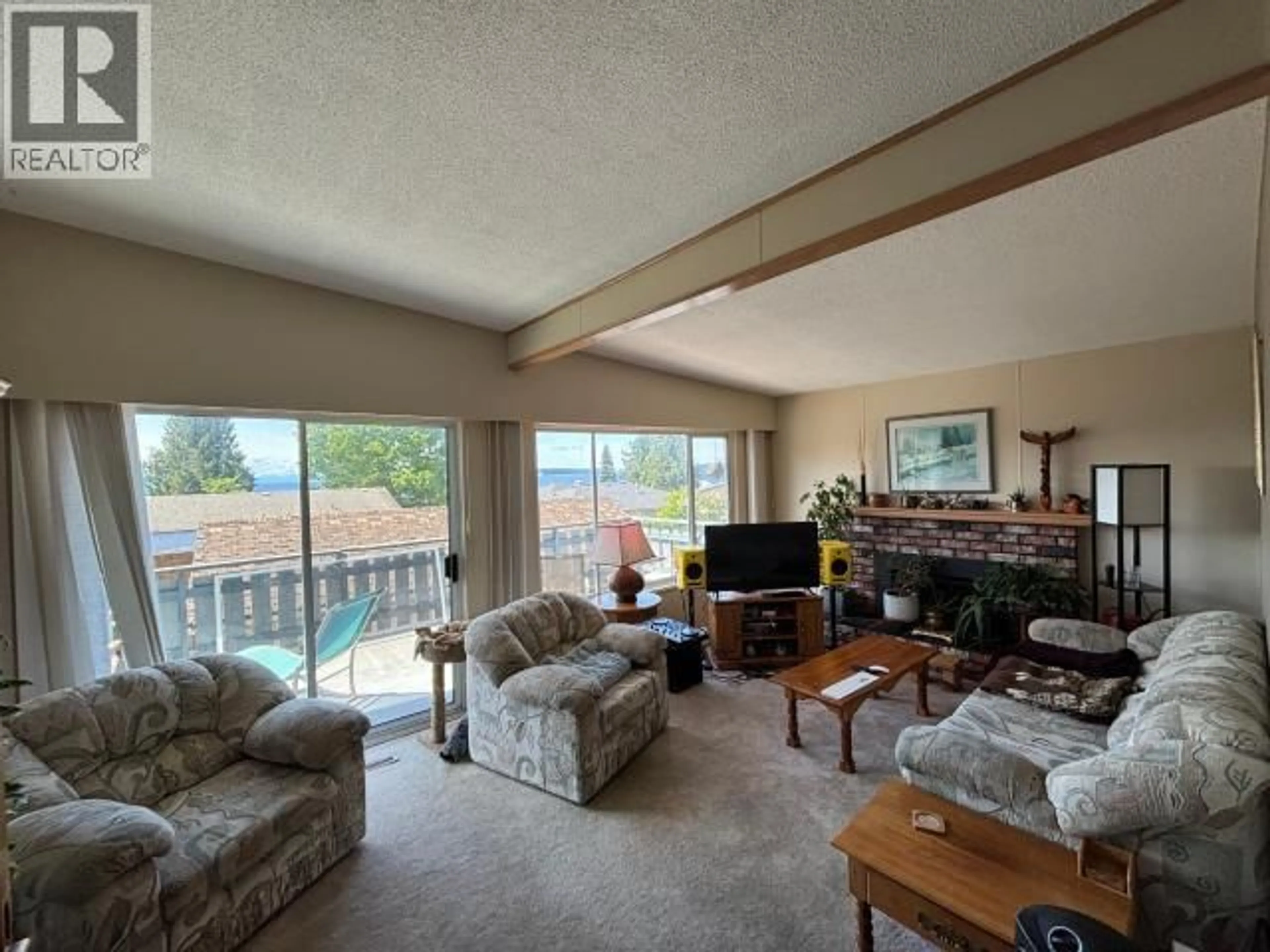 Living room with furniture, unknown for 3749 STRATHCONA AVE, Powell River British Columbia V8A2V6