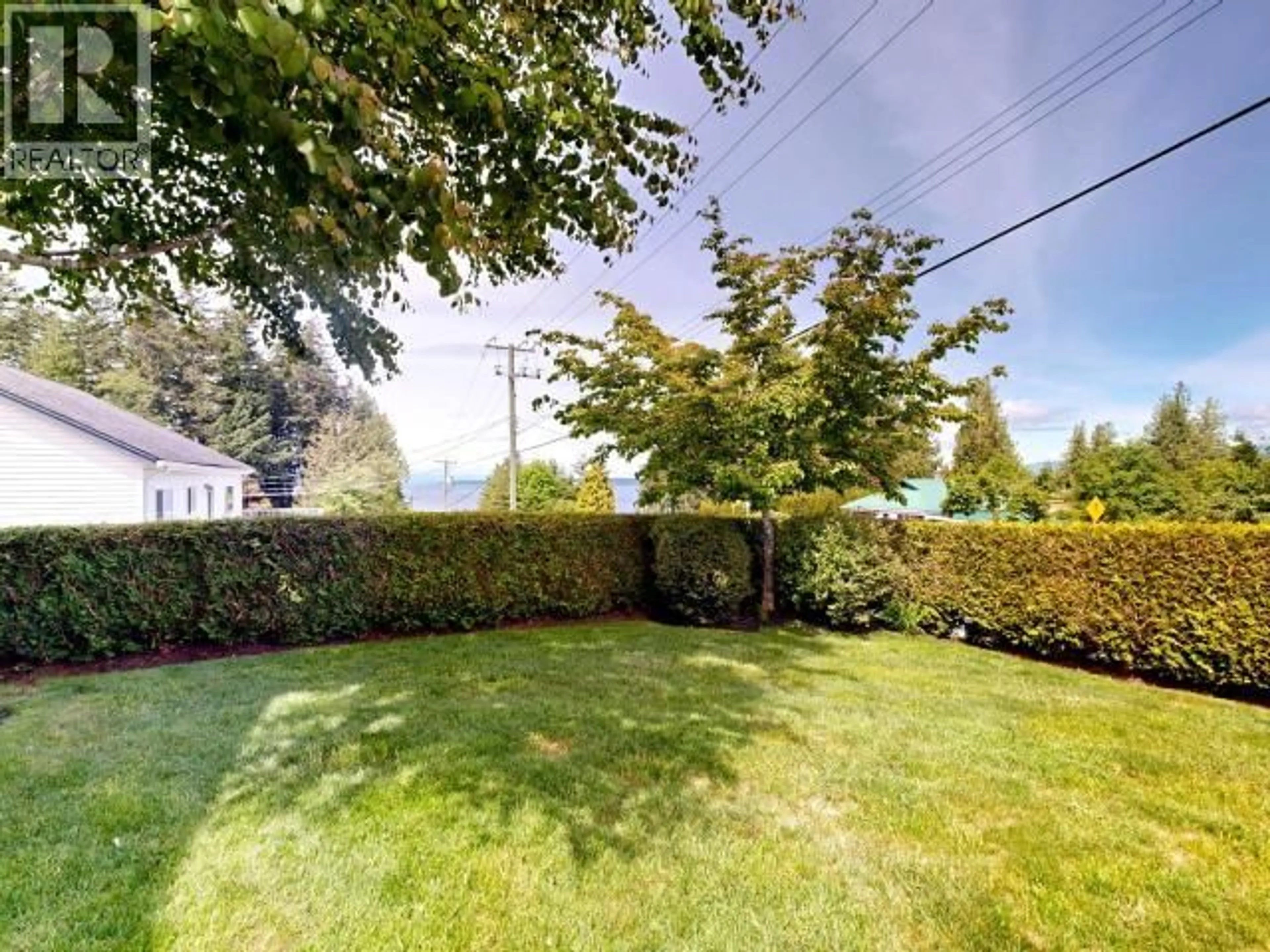 A pic from outside/outdoor area/front of a property/back of a property/a pic from drone, unknown for 7166 KEMANO STREET, Powell River British Columbia V8A1L9