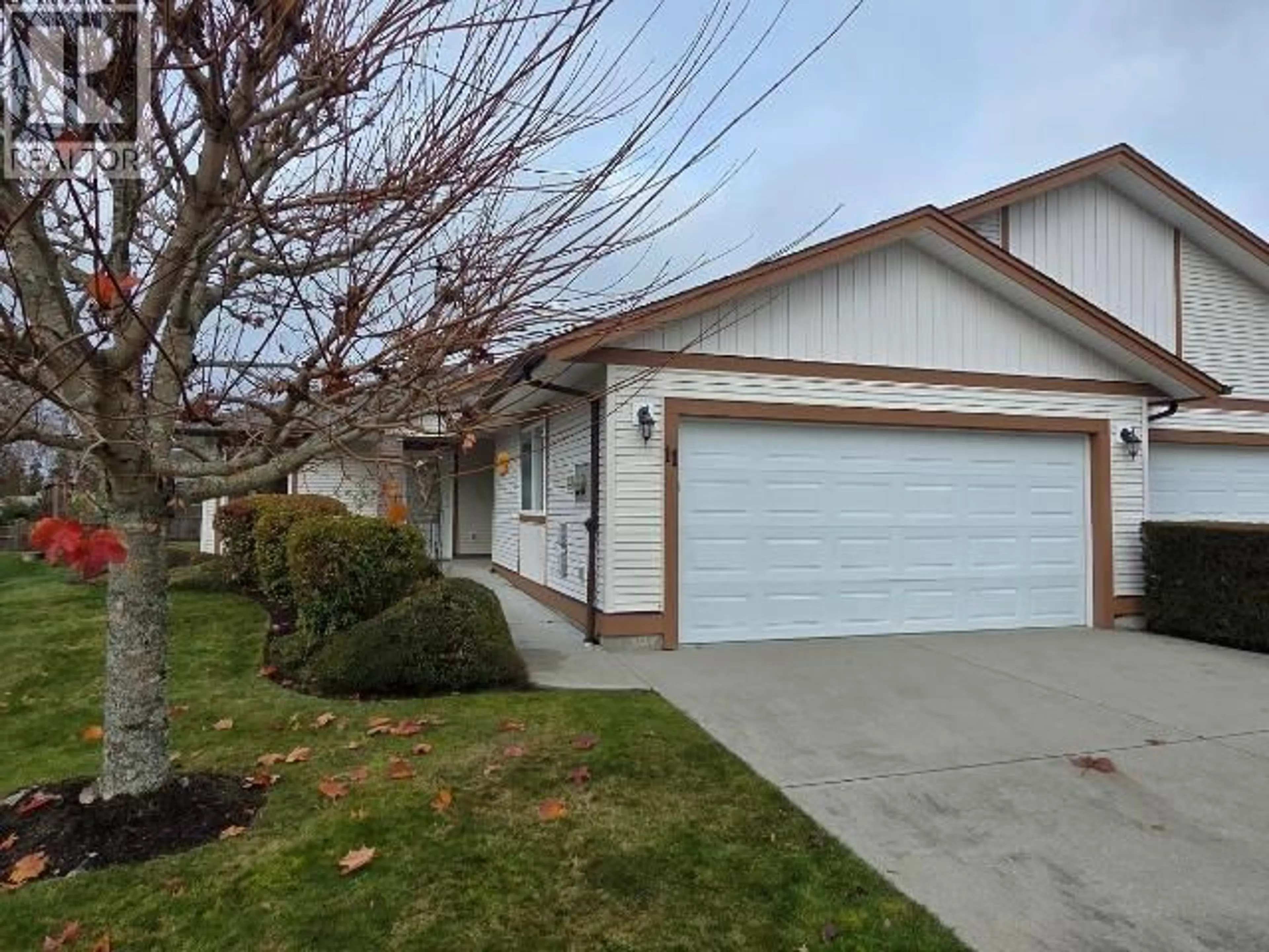 Home with vinyl exterior material, street for 11 - 4897 ONTARIO AVE, Powell River British Columbia V8A5T7