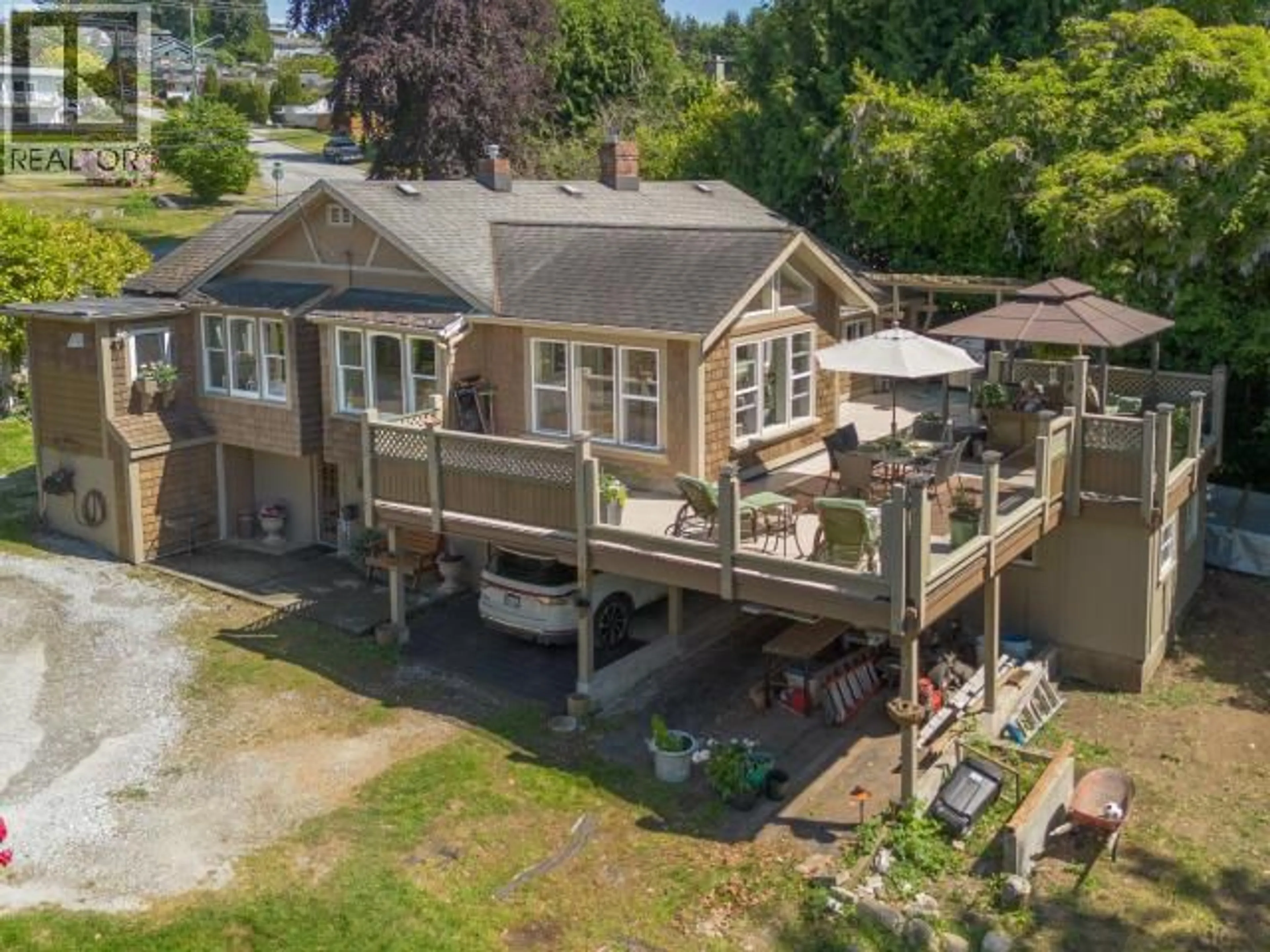 A pic from outside/outdoor area/front of a property/back of a property/a pic from drone, unknown for 4215 WESTVIEW AVE, Powell River British Columbia V8A3J2