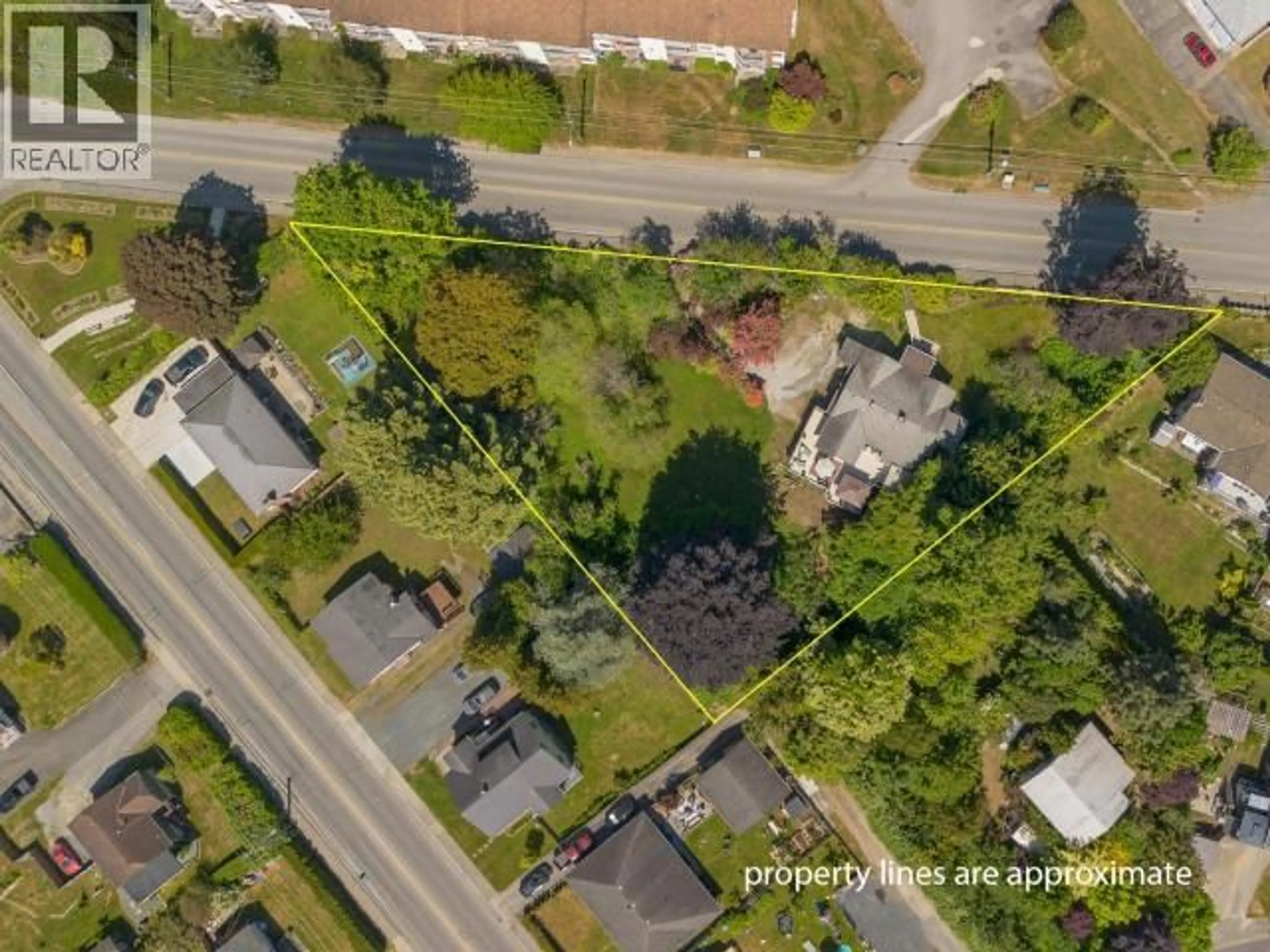 A pic from outside/outdoor area/front of a property/back of a property/a pic from drone, street for 4215 WESTVIEW AVE, Powell River British Columbia V8A3J2