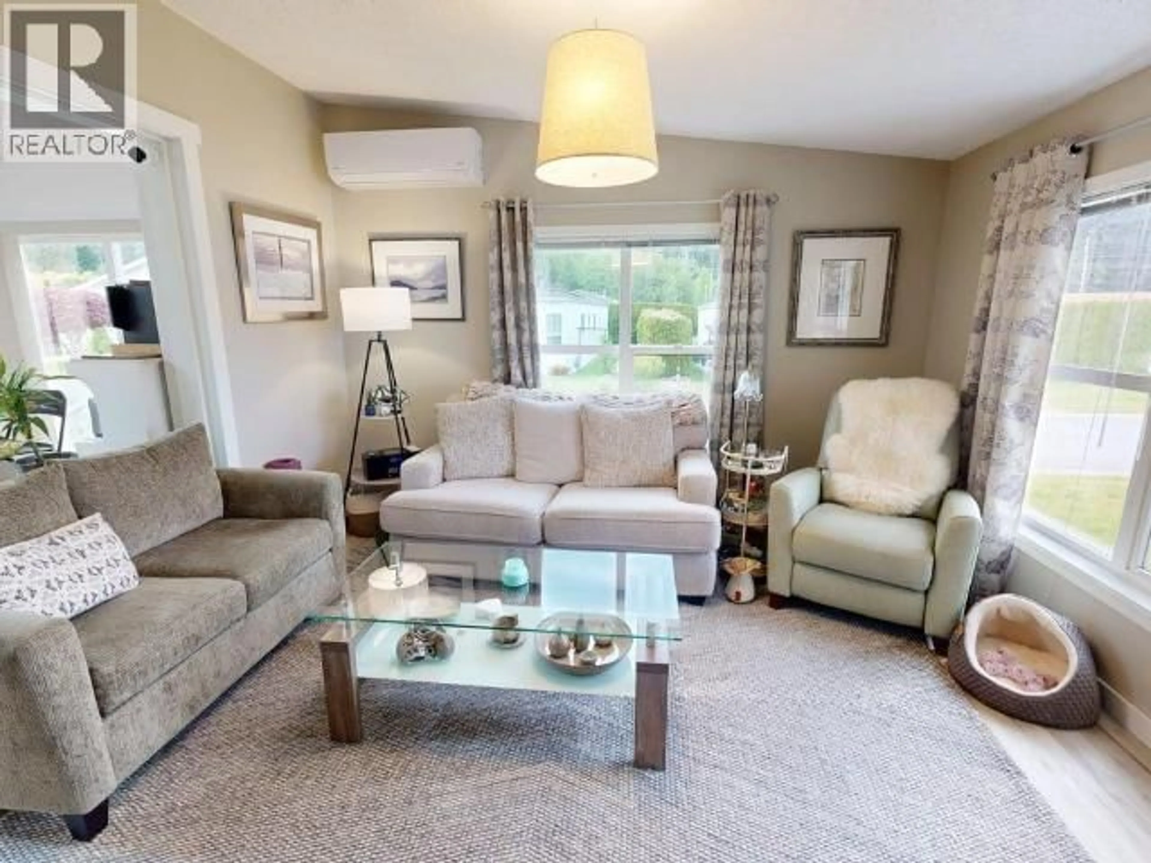 Living room with furniture, unknown for 250 - 7575 DUNCAN STREET, Powell River British Columbia