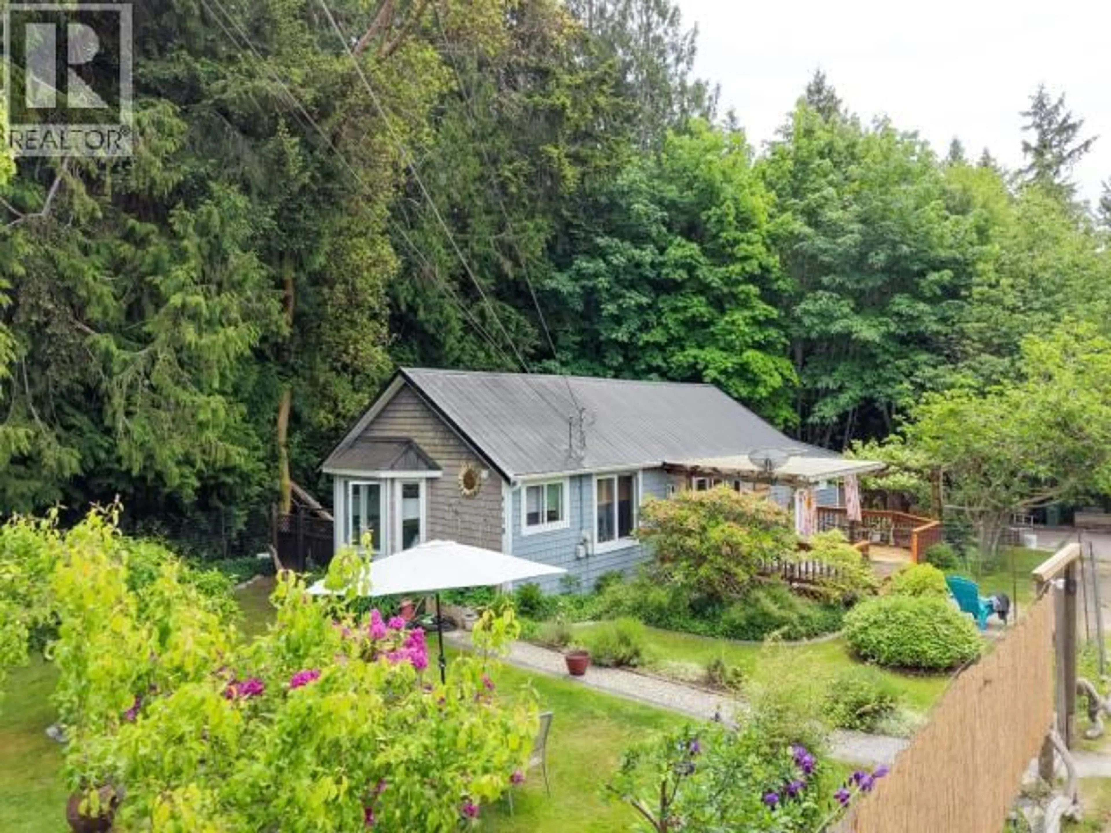 A pic from outside/outdoor area/front of a property/back of a property/a pic from drone, unknown for 6910 CHURCH STREET, Powell River British Columbia