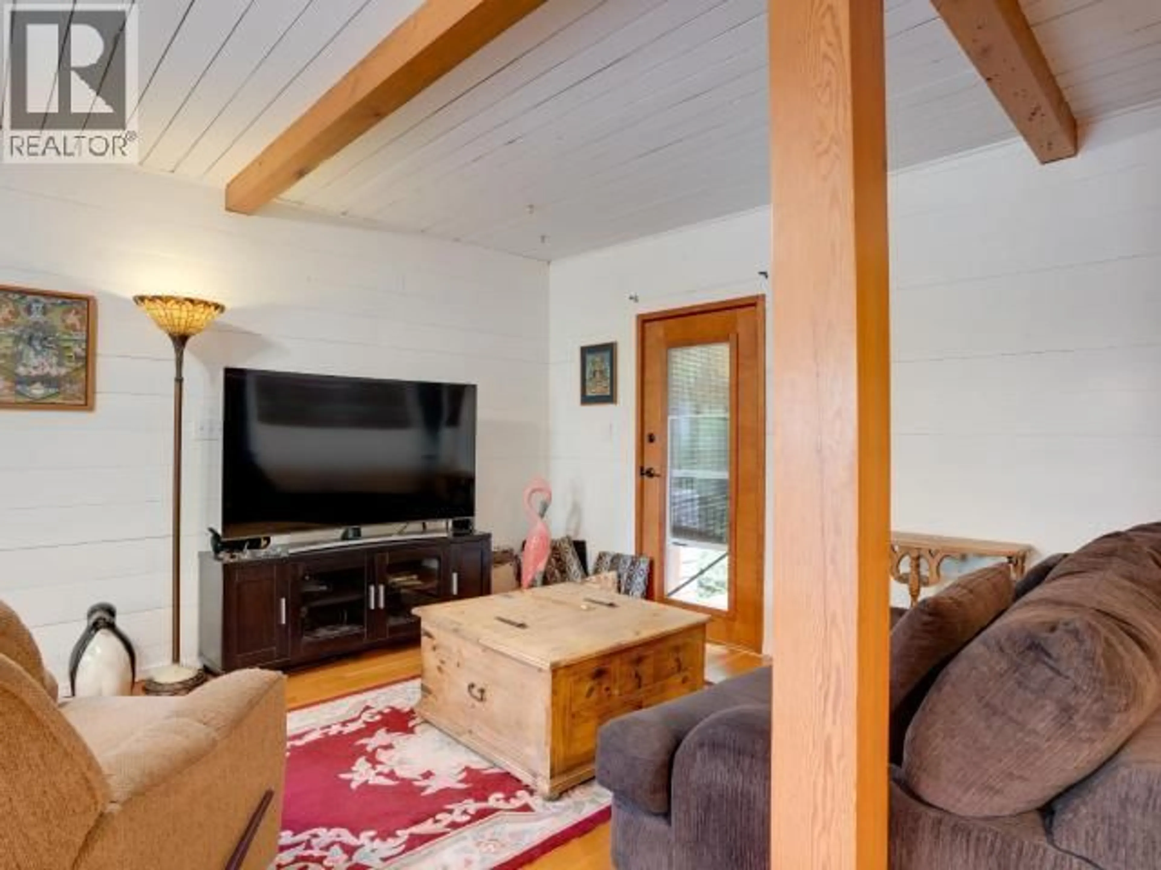 Living room with furniture, wood/laminate floor for 6910 CHURCH STREET, Powell River British Columbia