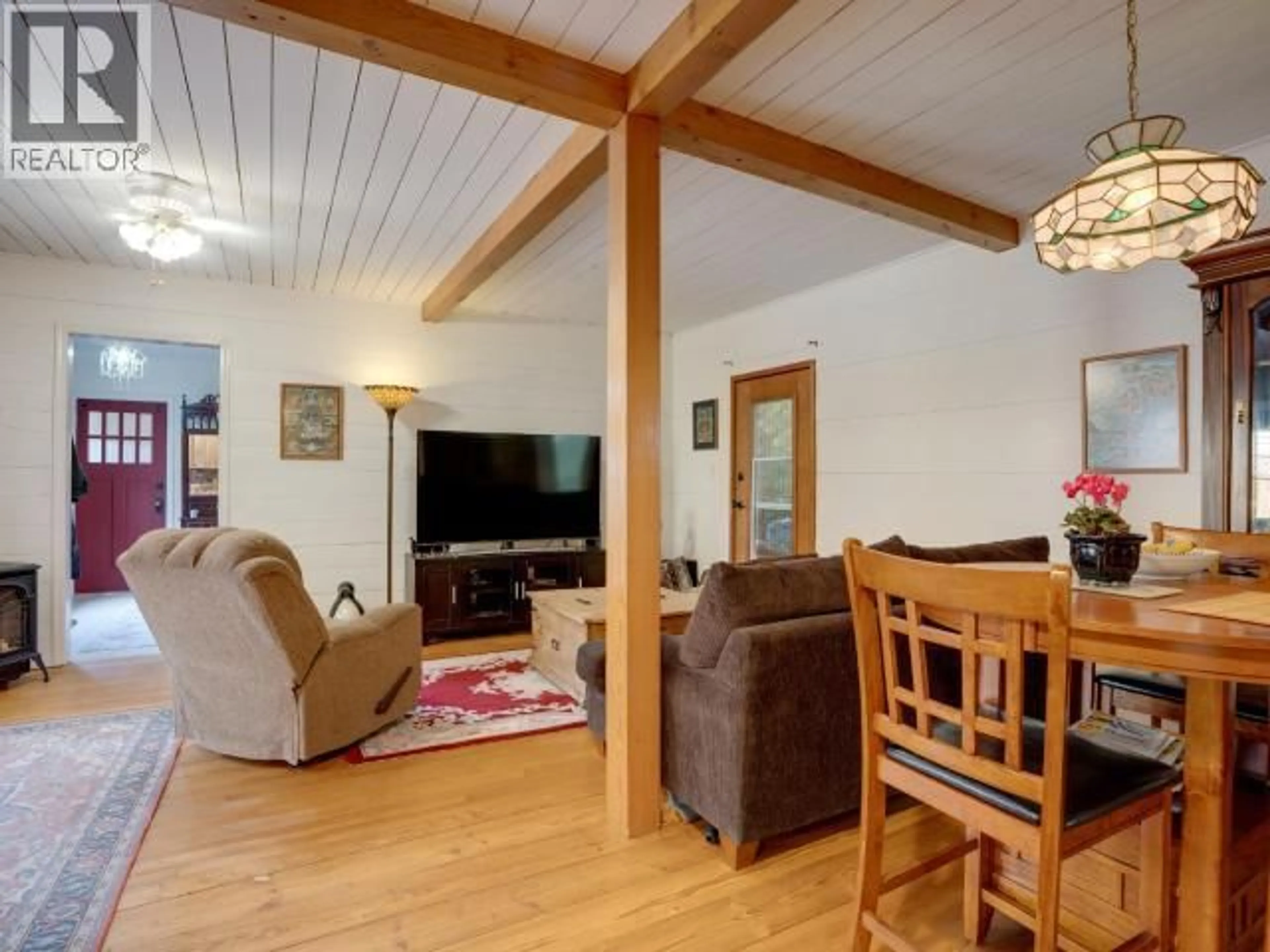 Living room with furniture, wood/laminate floor for 6910 CHURCH STREET, Powell River British Columbia