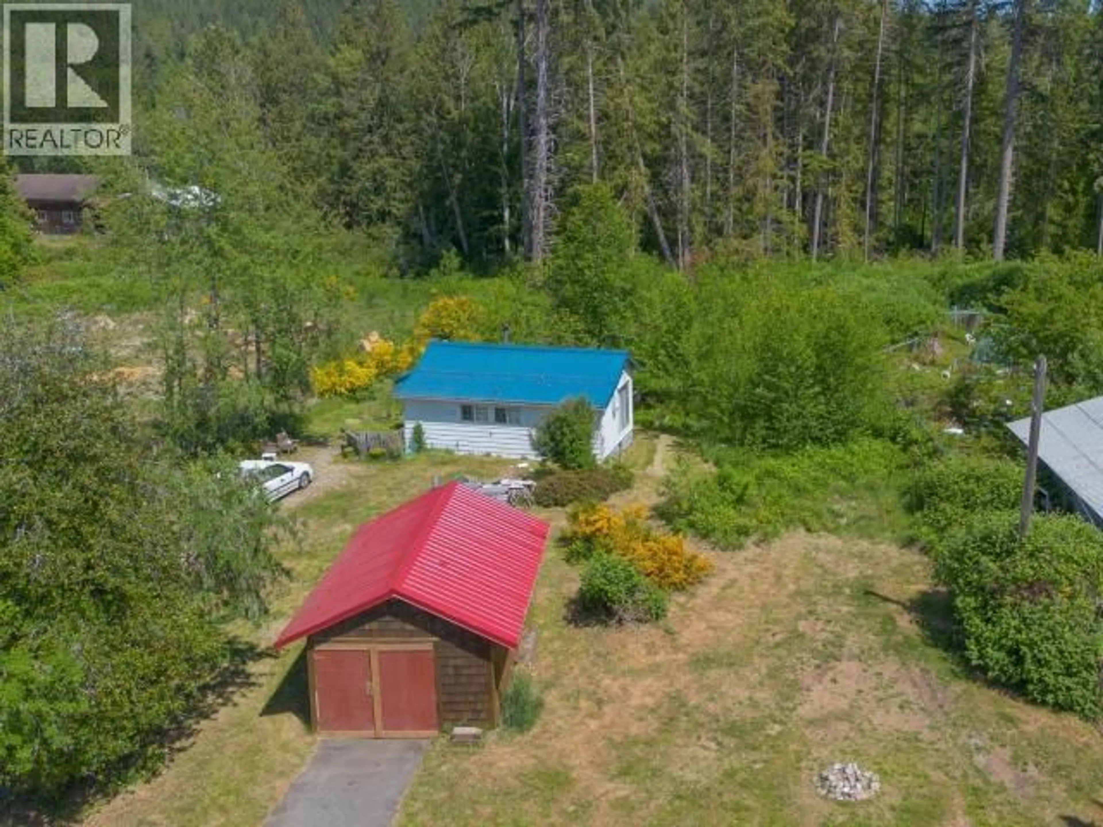 A pic from outside/outdoor area/front of a property/back of a property/a pic from drone, unknown for 5198 MANSON AVE, Powell River British Columbia V8A3P1