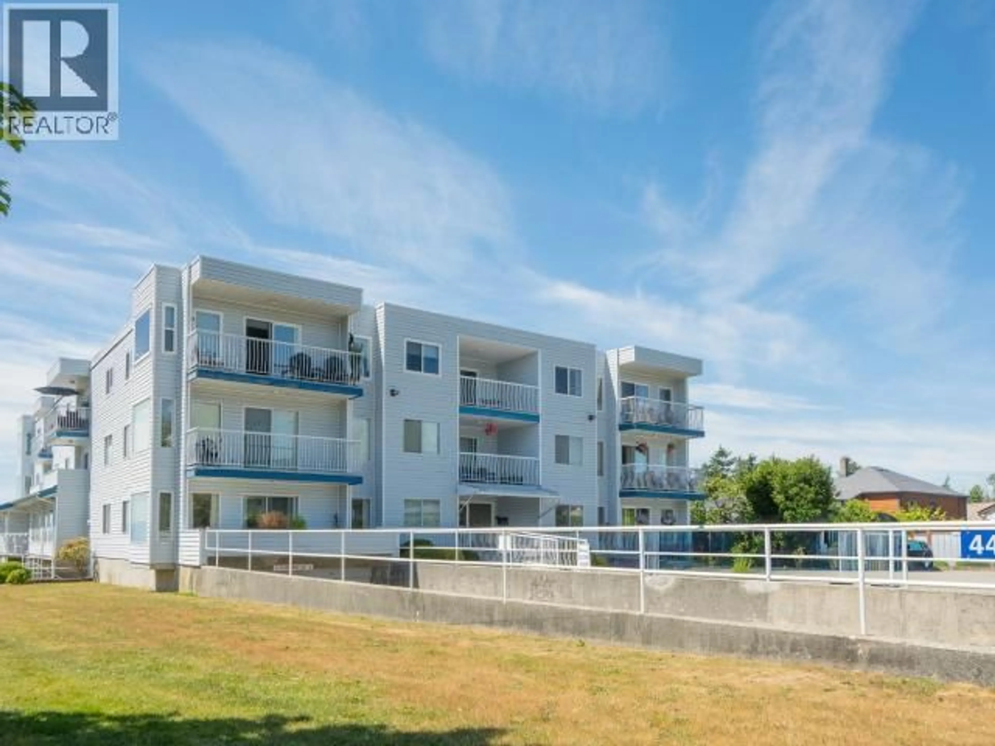A pic from outside/outdoor area/front of a property/back of a property/a pic from drone, water/lake/river/ocean view for 103 - 4477 MICHIGAN AVE, Powell River British Columbia V8A2S4