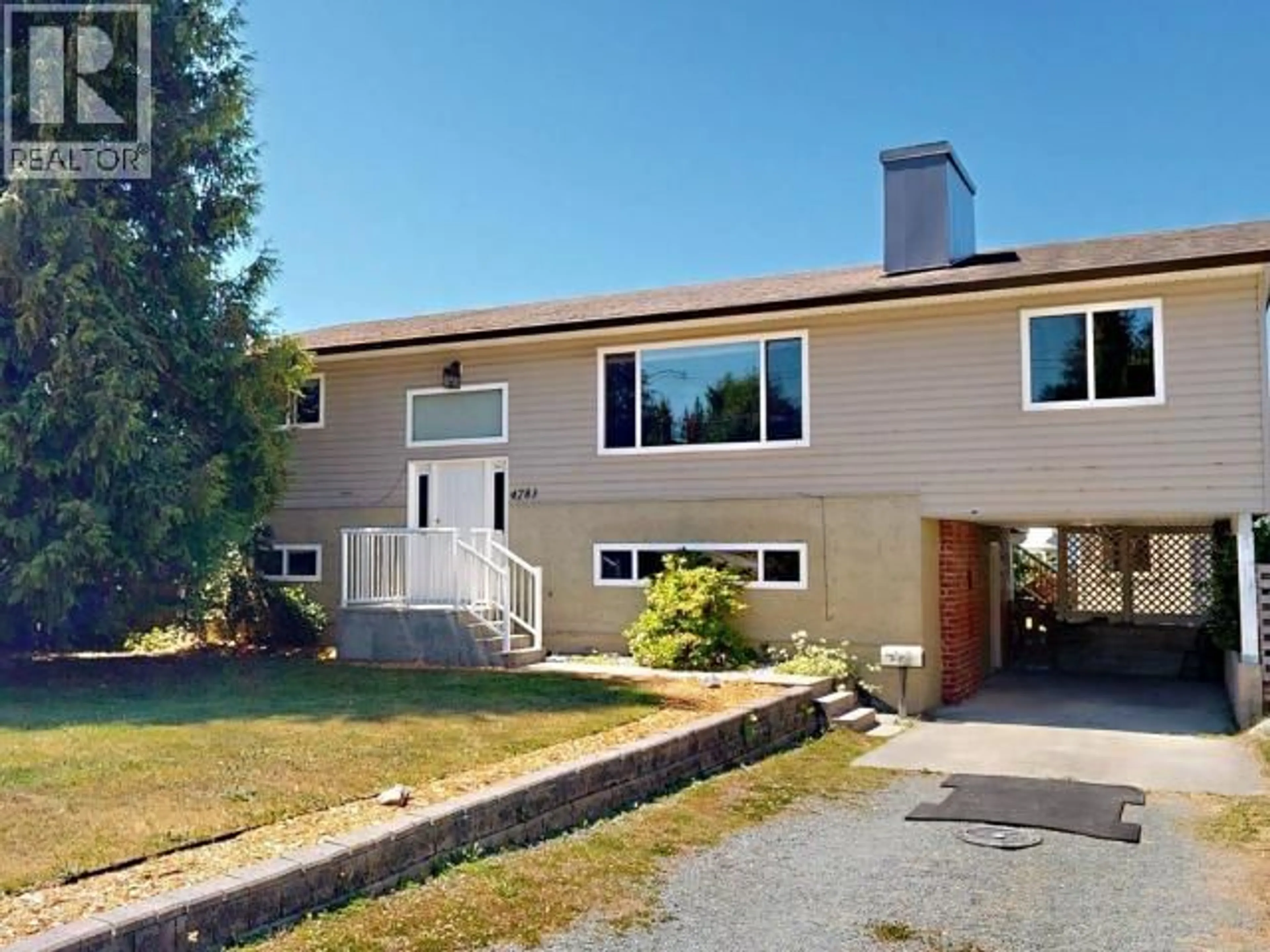 Home with vinyl exterior material, street for 4783 ONTARIO AVE, Powell River British Columbia V8A5B9
