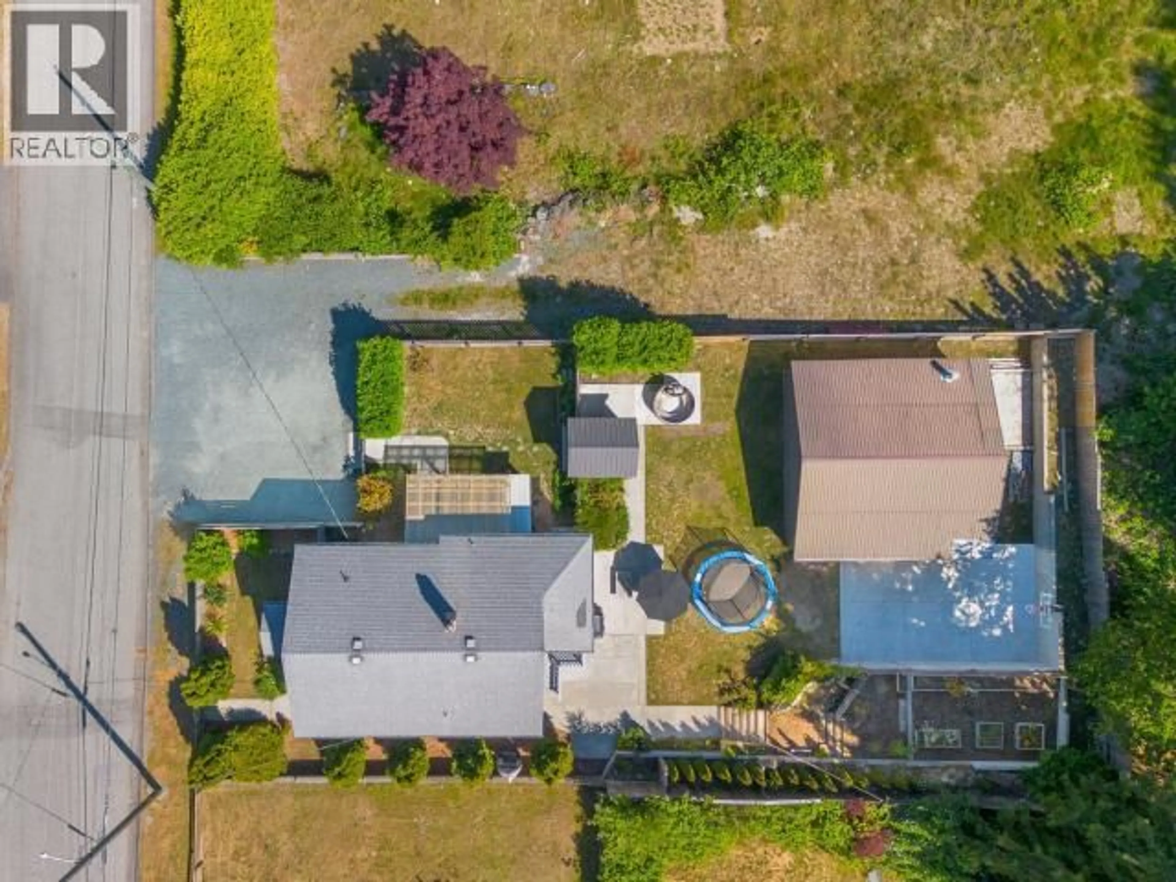 A pic from outside/outdoor area/front of a property/back of a property/a pic from drone, street for 6896 DRAKE STREET, Powell River British Columbia V8A3Y4