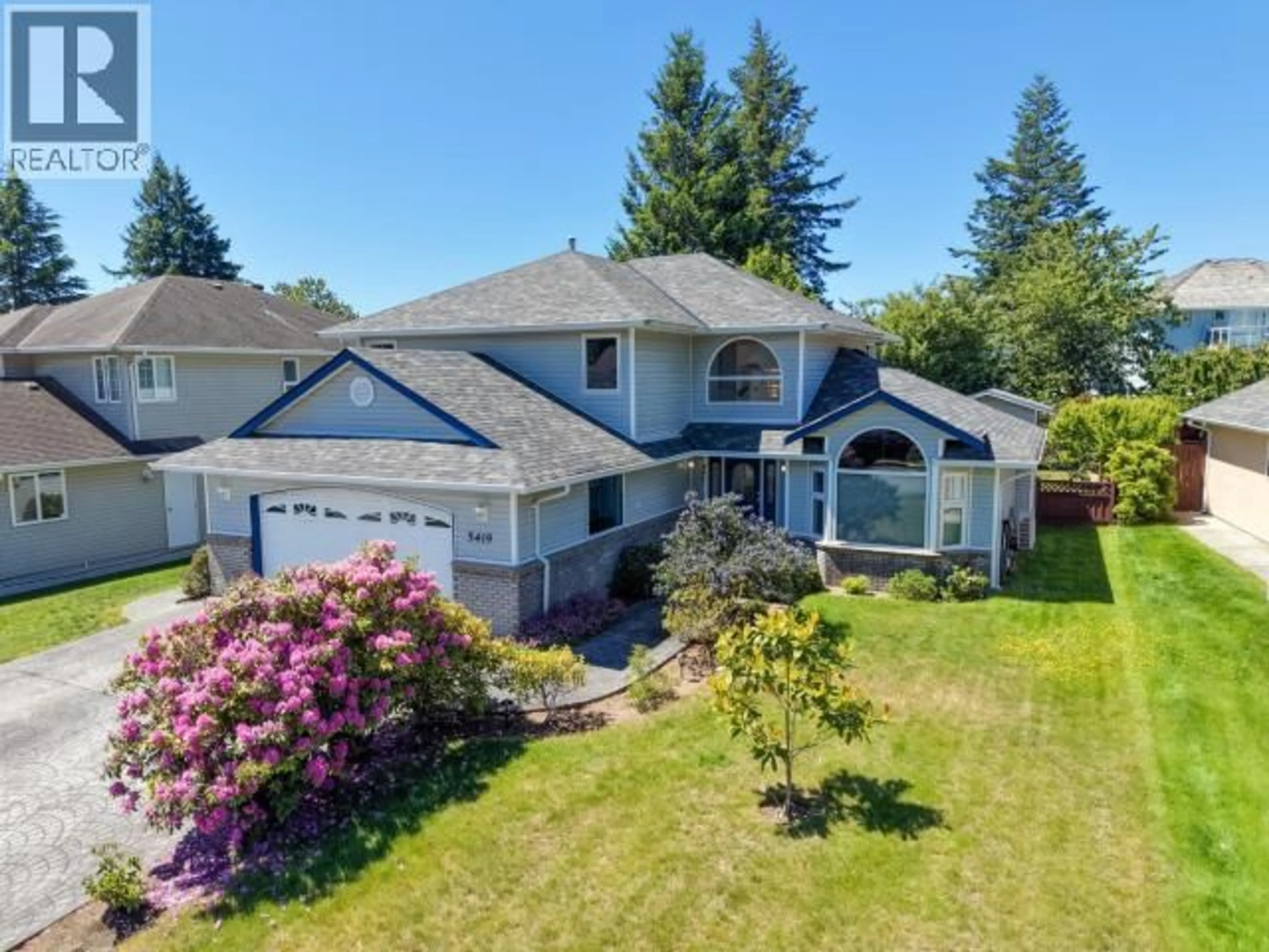 A pic from outside/outdoor area/front of a property/back of a property/a pic from drone, water/lake/river/ocean view for 3419 ONTARIO AVE, Powell River British Columbia