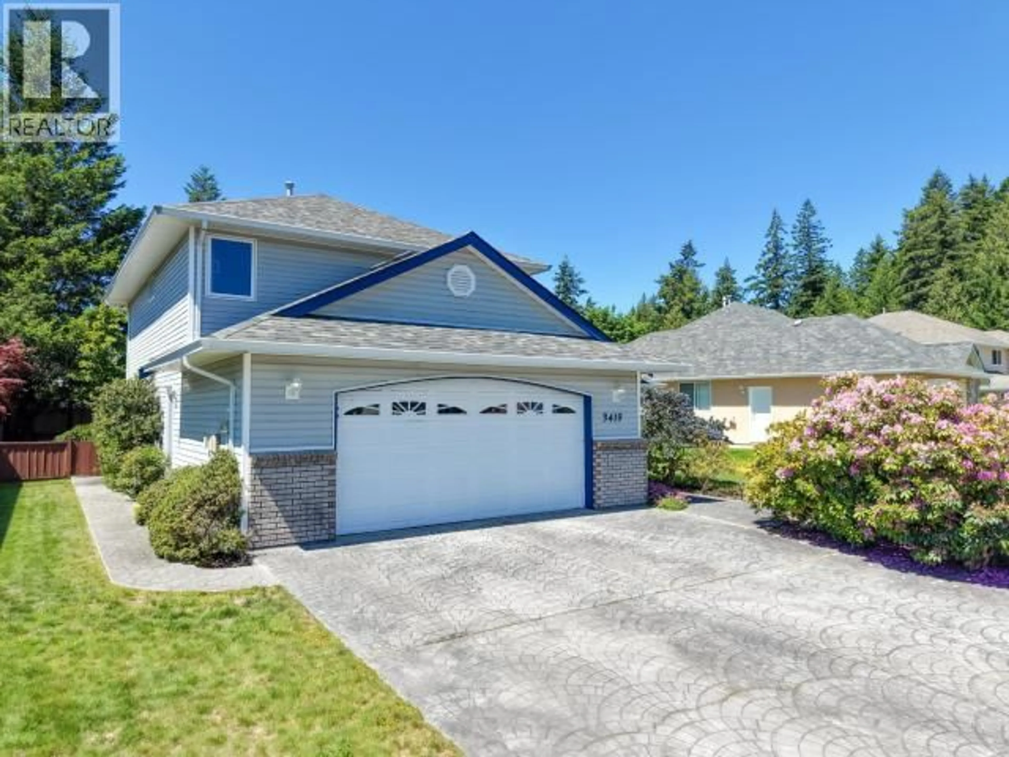 Home with vinyl exterior material, street for 3419 ONTARIO AVE, Powell River British Columbia