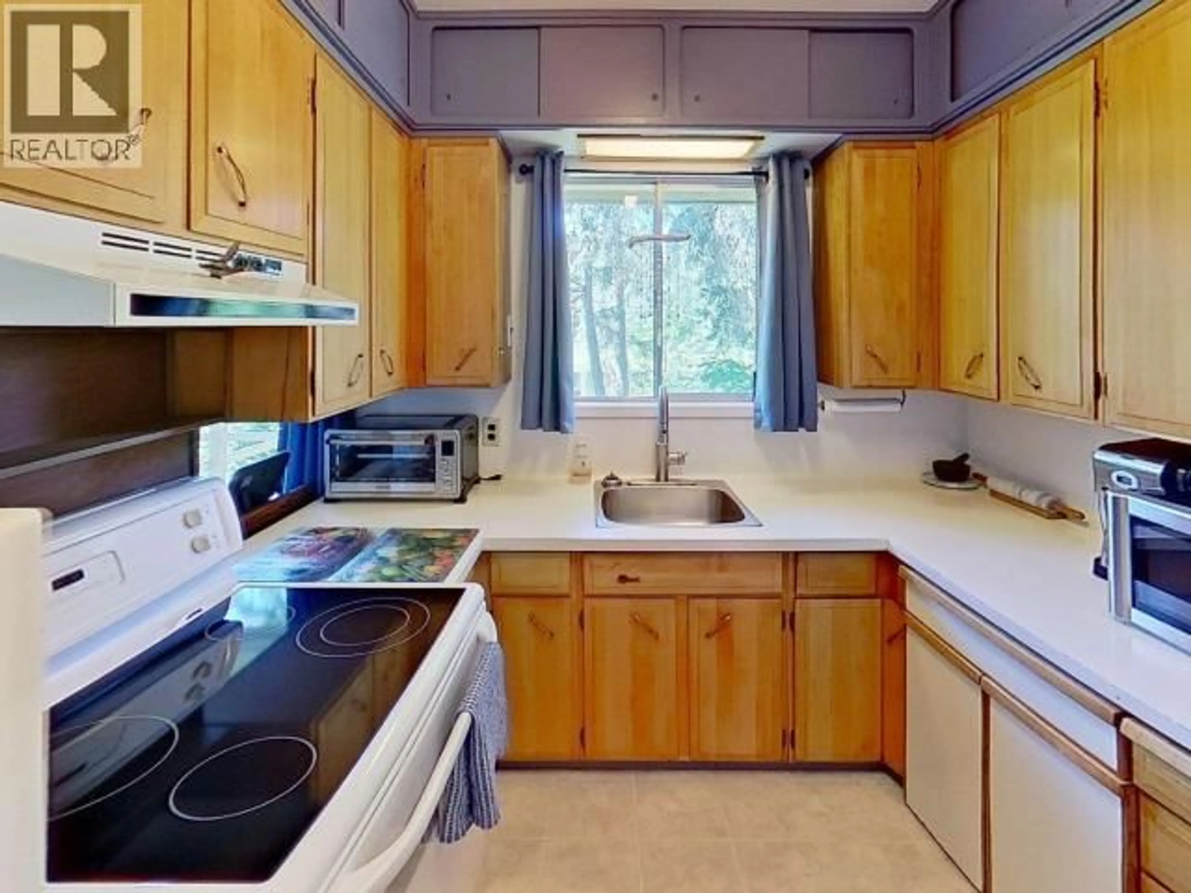 Standard kitchen, unknown for 5043 SPRAGGE ROAD, Texada Island British Columbia